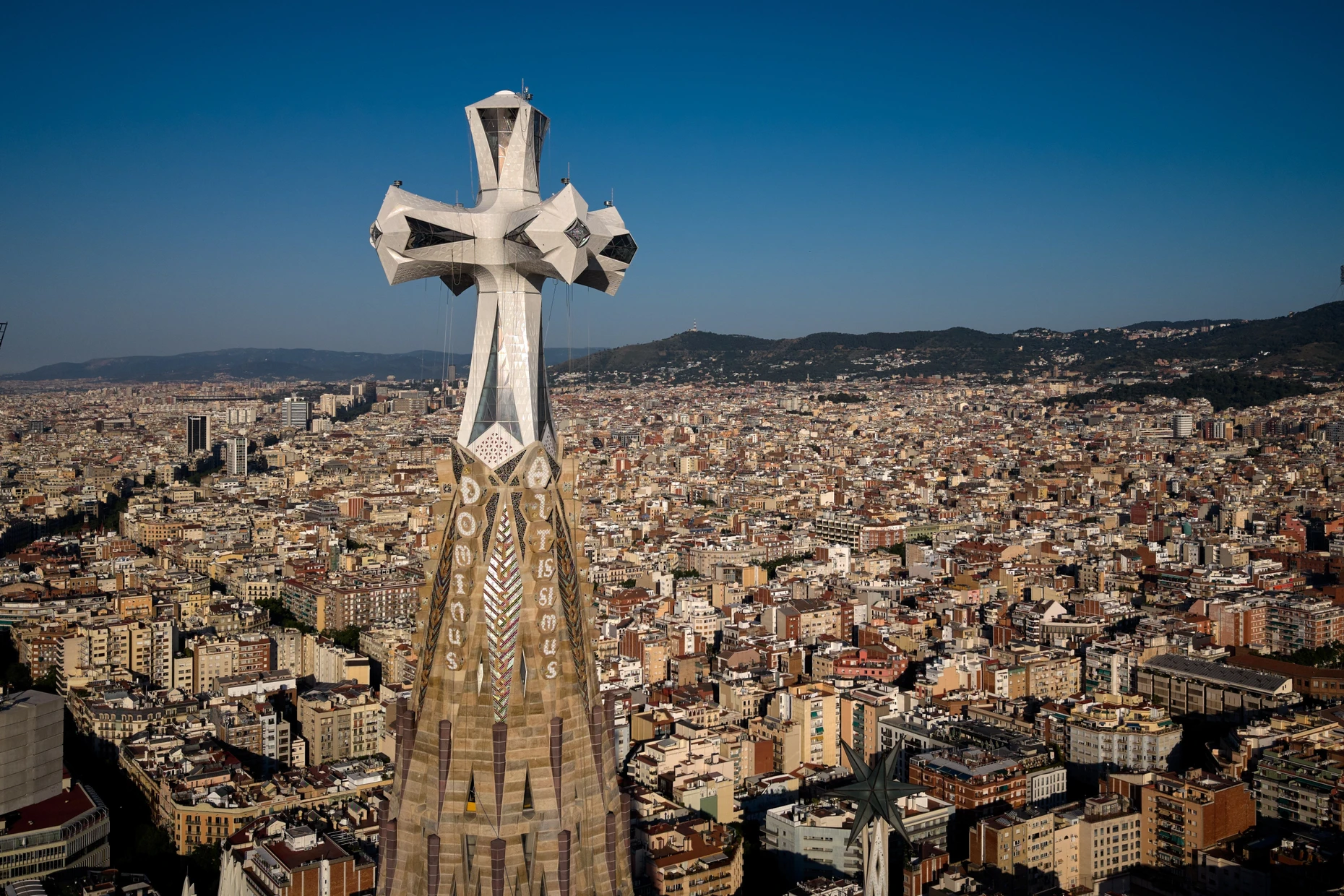 Jetzt der höchste Kirchturm der Welt: Der Jesus-Turm der Basilika ist 172,5 Meter hoch.