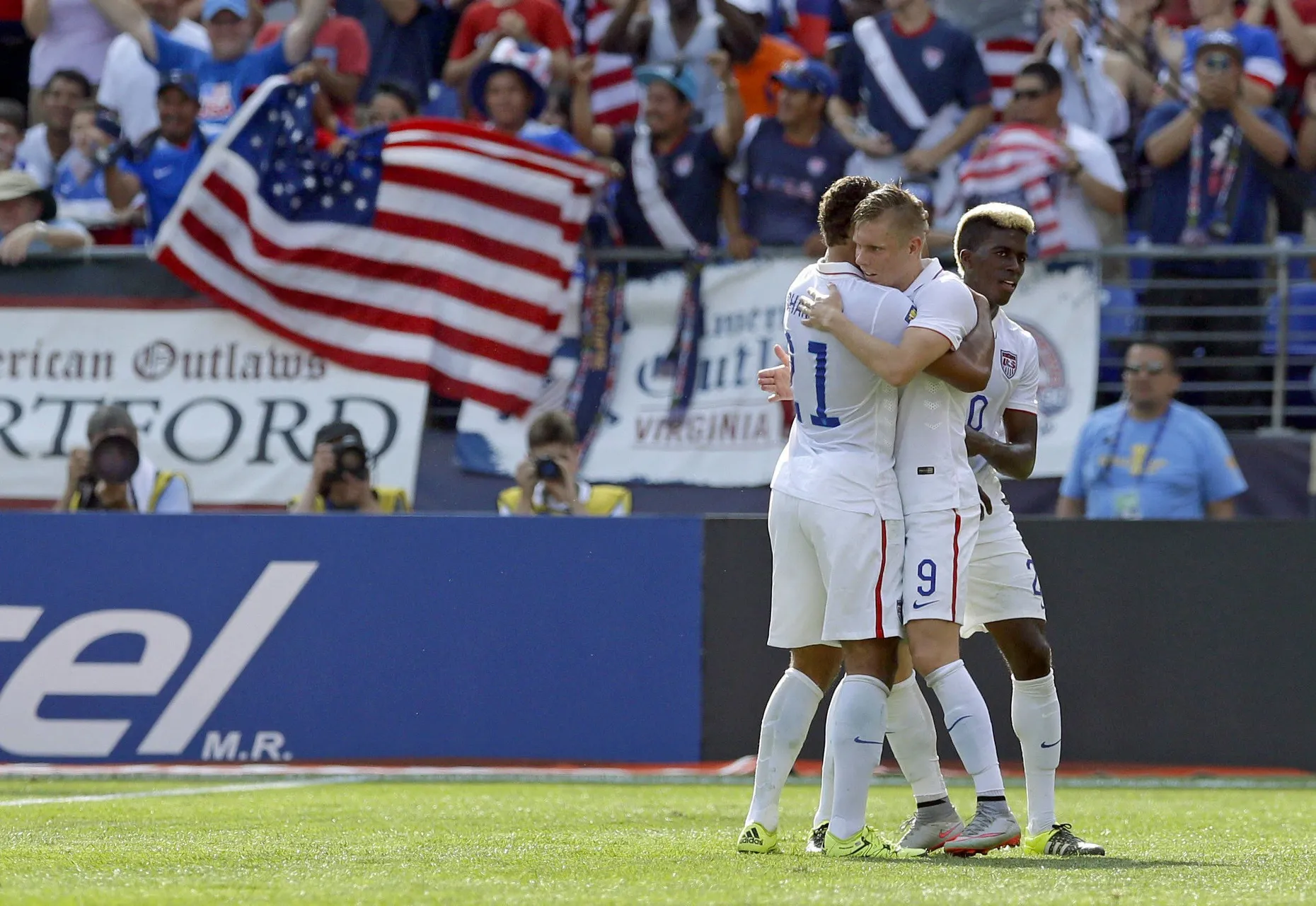 Jubel der Amerikaner: Das Team von Jürgen Klinsmann setzt sich gegen Kuba durch.