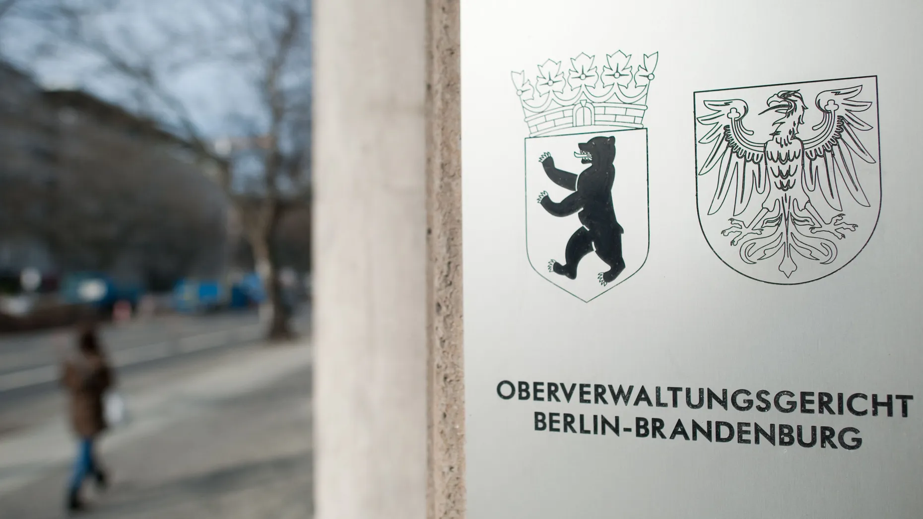 Das OVG Berlin-Brandenburg. Nach einer Entscheidung des Gerichts steht einem Mitarbeiter eines AfD-Abgeordneten kein eigener Parlamentsausweis zu.