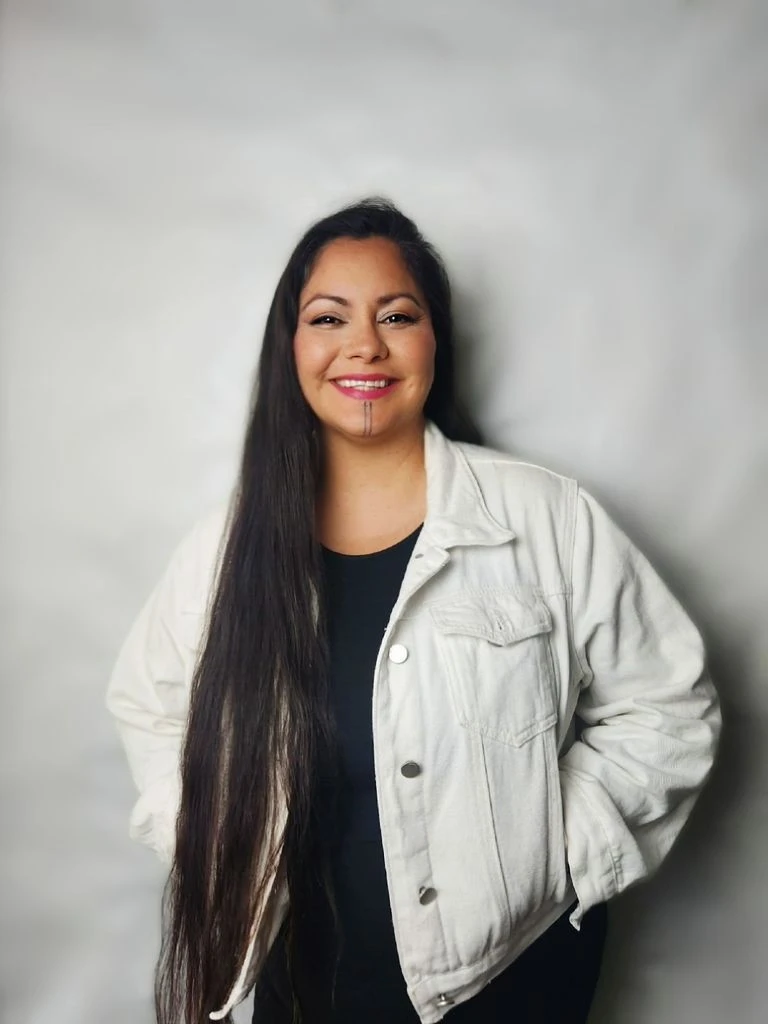 Chelsa Racette organisierte die erste National Aboriginal Fashion Week in Kanada. Seither trägt sie die Bewegung in die Welt.