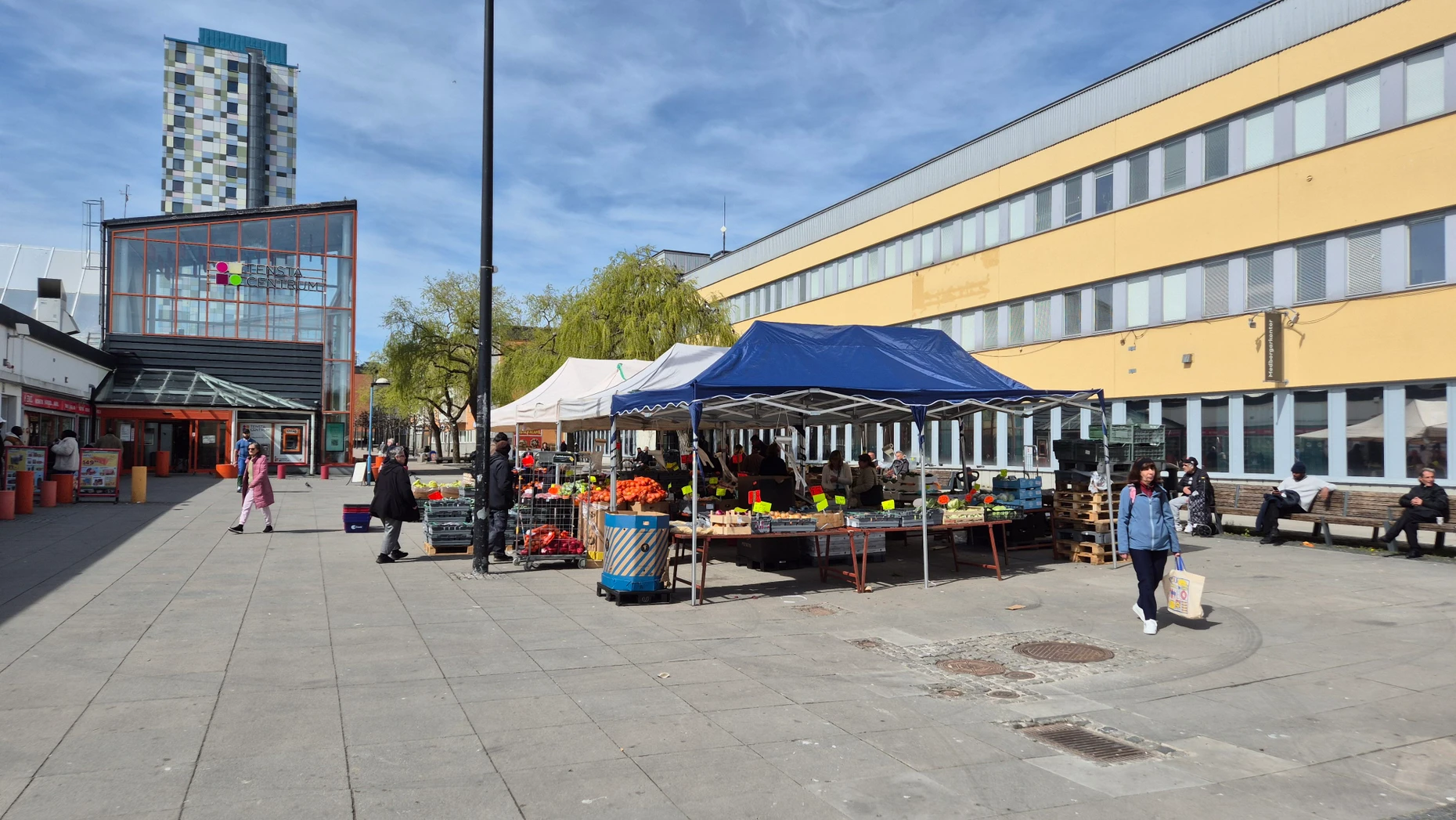 Frisches Obst gibt es immer: Die Tenstagången ist die Lebensader des Einwandererviertels.