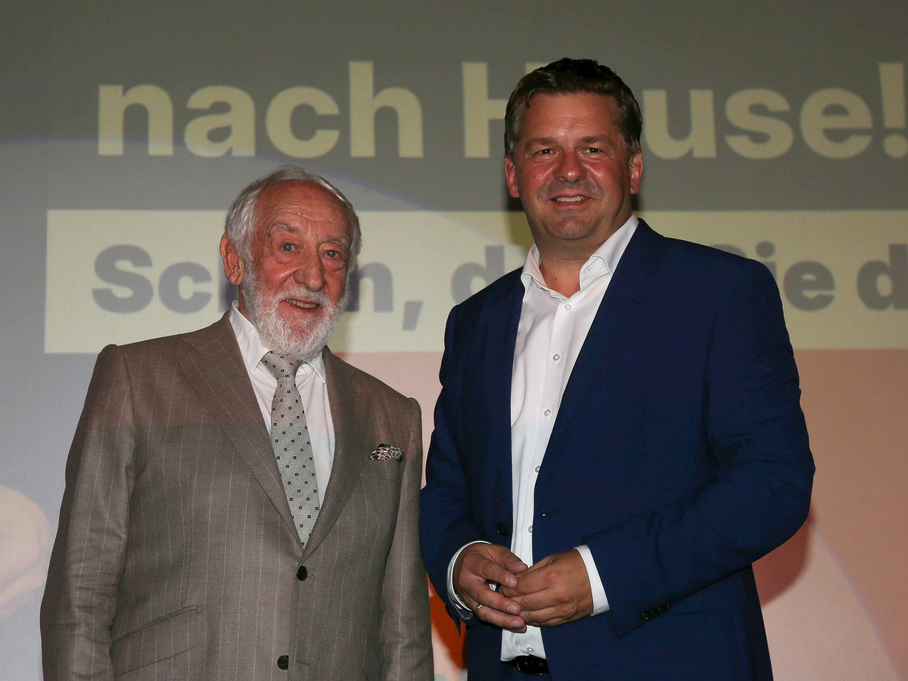 Wahlkämpfer: Hallervorden und Sven Schulze in Magdeburg