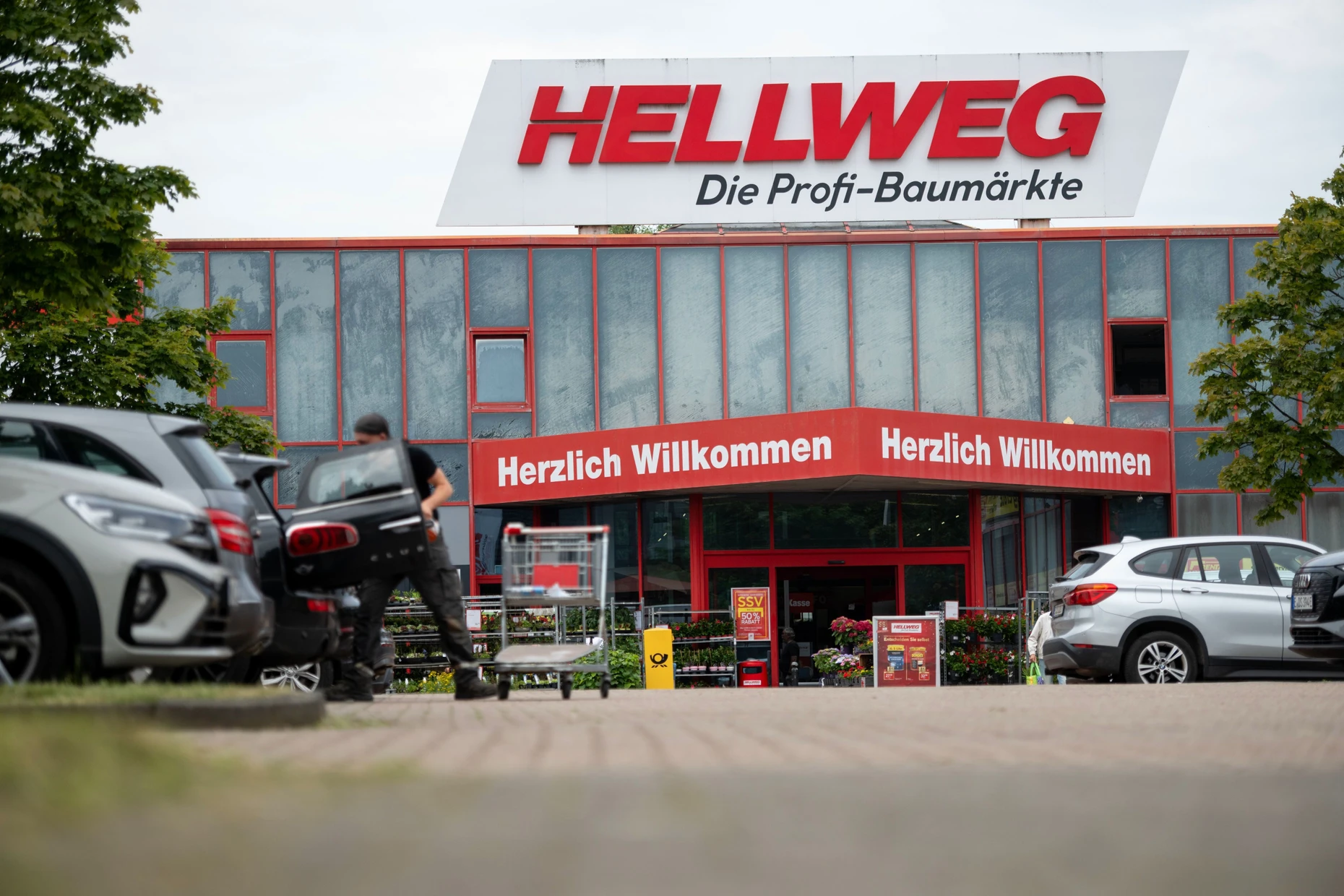 Beschäftigte bangen: Die Dortmunder Baumarktkette Hellweg hat Insolvenz in Eigenverwaltung angemeldet.