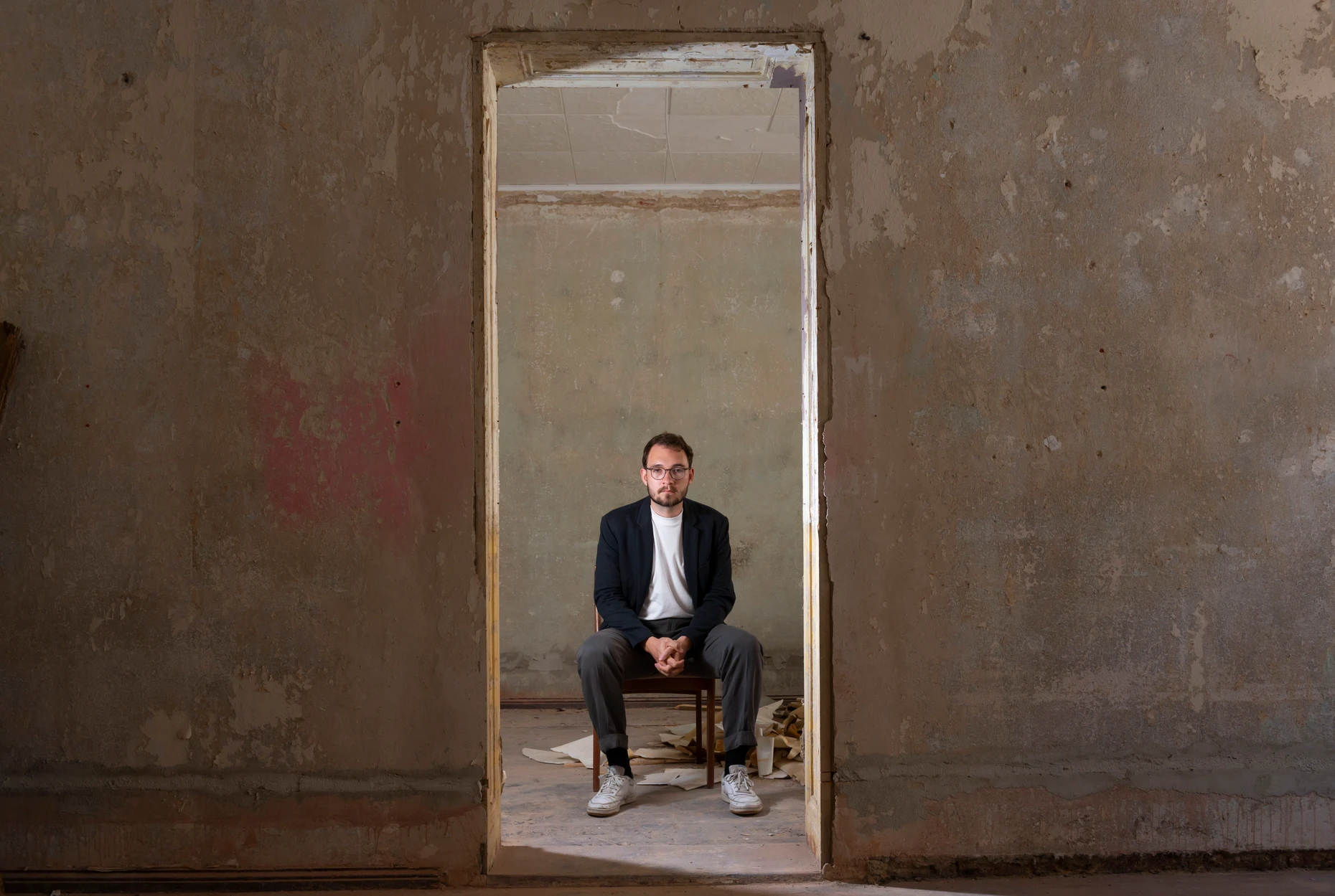 Lukas Rietzschel in einem Altbau in Görlitz
