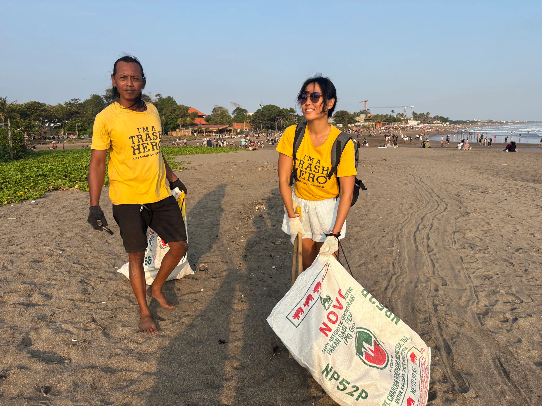 Müllsammelaktion am Strand von Canggu