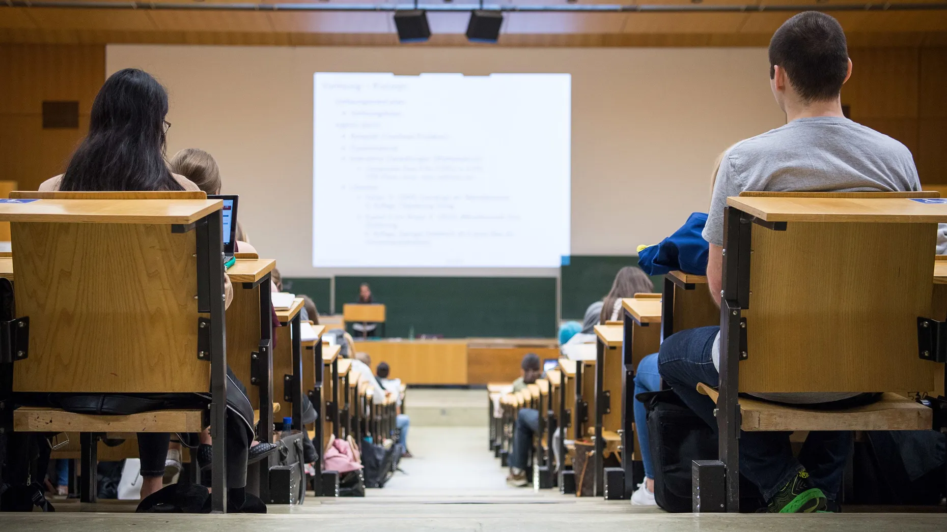Der Weg zur Professur kann sich flexibel gestalten und ist keineswegs geradlinig.