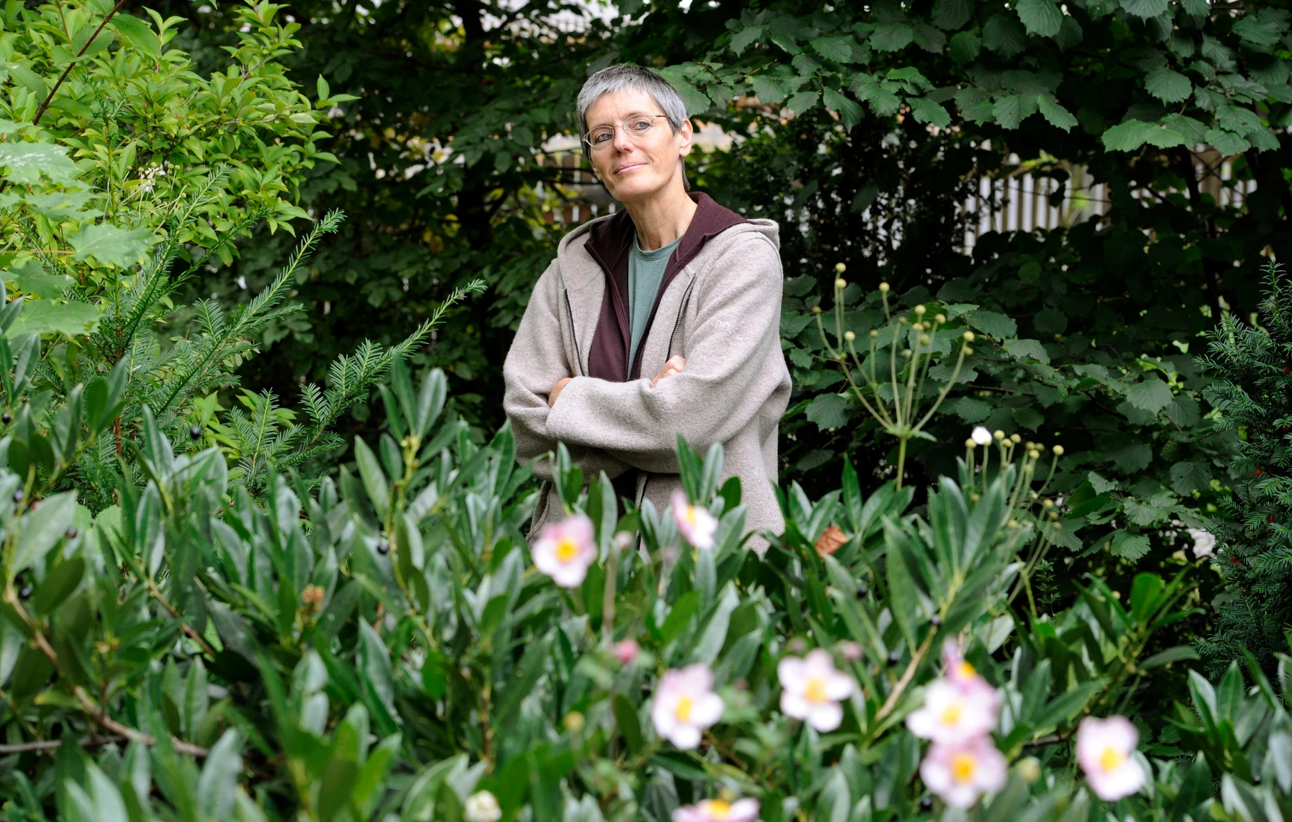 Poeta docta: Petra Morsbach in ihrem Garten in Starnberg, aufgenommen im Jahr 2011