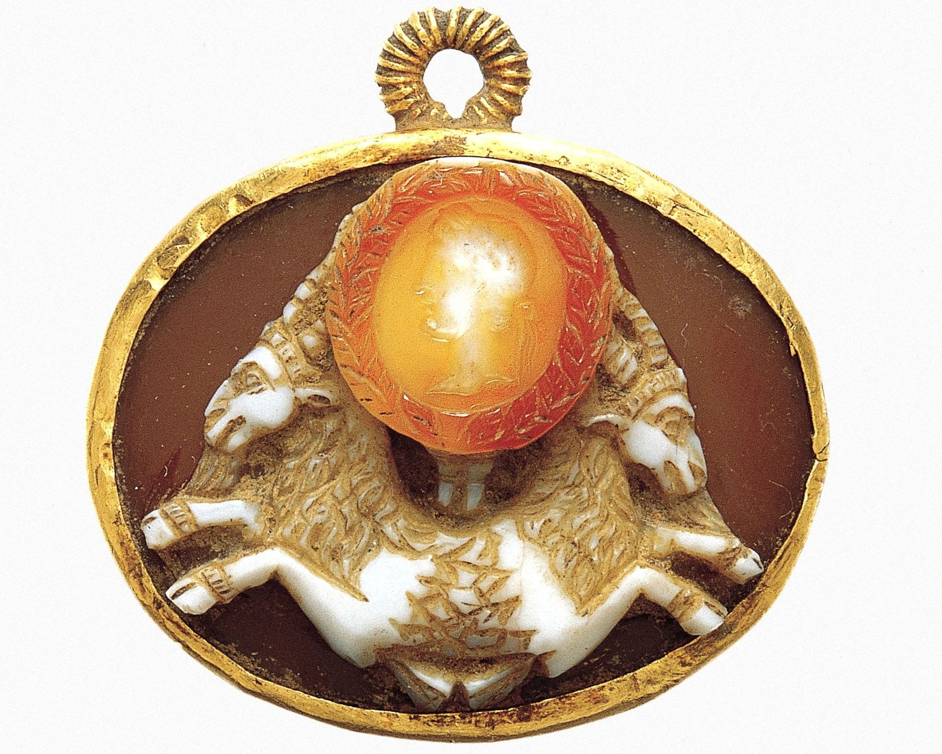 Der Kaiserbiograph Sueton berichtet, Augustus habe rasch ein solches Vertrauen zu seinem Schicksal gefasst, dass er Silbermünzen mit seinem Tierkreiszeichen habe prägen lassen, dem Steinbock. Auf dieser Kamee aus Sardonyx ist das Sternenwappentier zweiköpfig und blickt sowohl voraus als auch zurück.