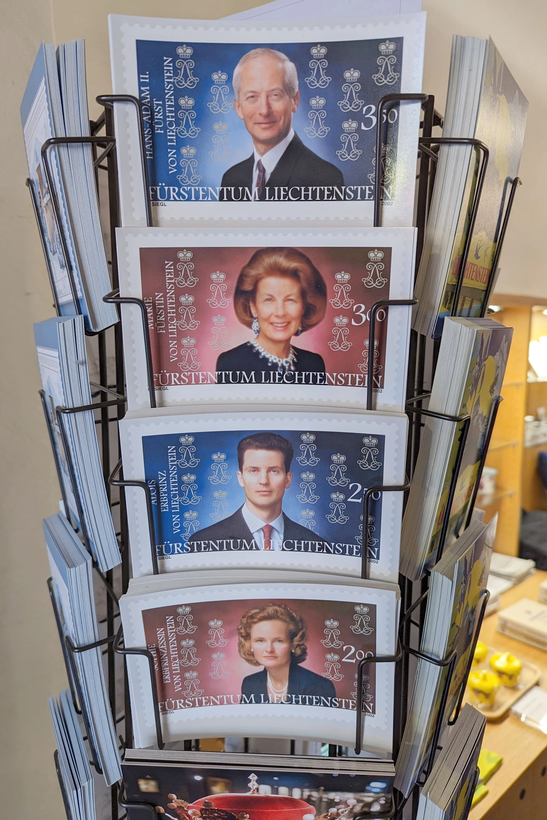 Die Fürstenfamilie als Briefmarken-Postkarten
