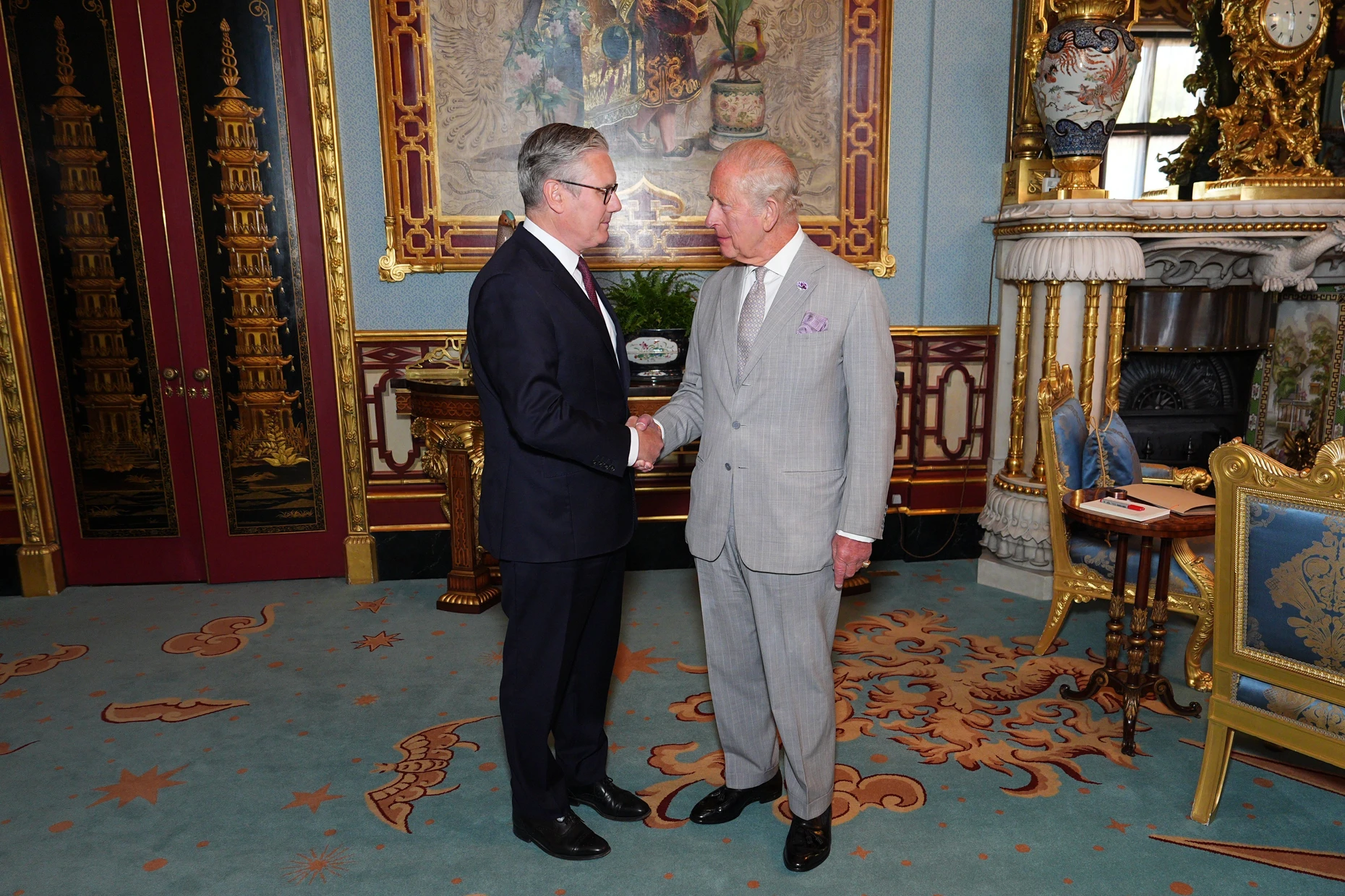 Der ehemalige britische Premierminister Keir Starmer bittet König Charles III. am Montag im Buckingham Palace um seine Entlassung
