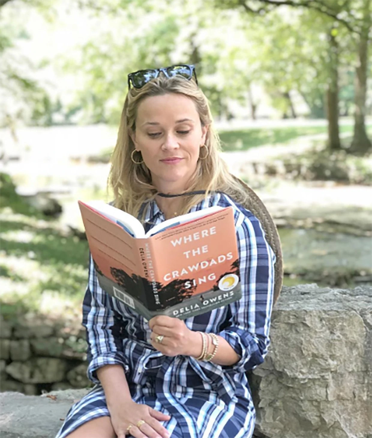 Vom Lesekreis auf die Leinwand: Reese Witherspoon nahm „Der Gesang der Flusskrebse“ (Delia Owens) 2018 in ihren Buchklub auf – und produzierte den Film dazu 2022 fürs Kino.
