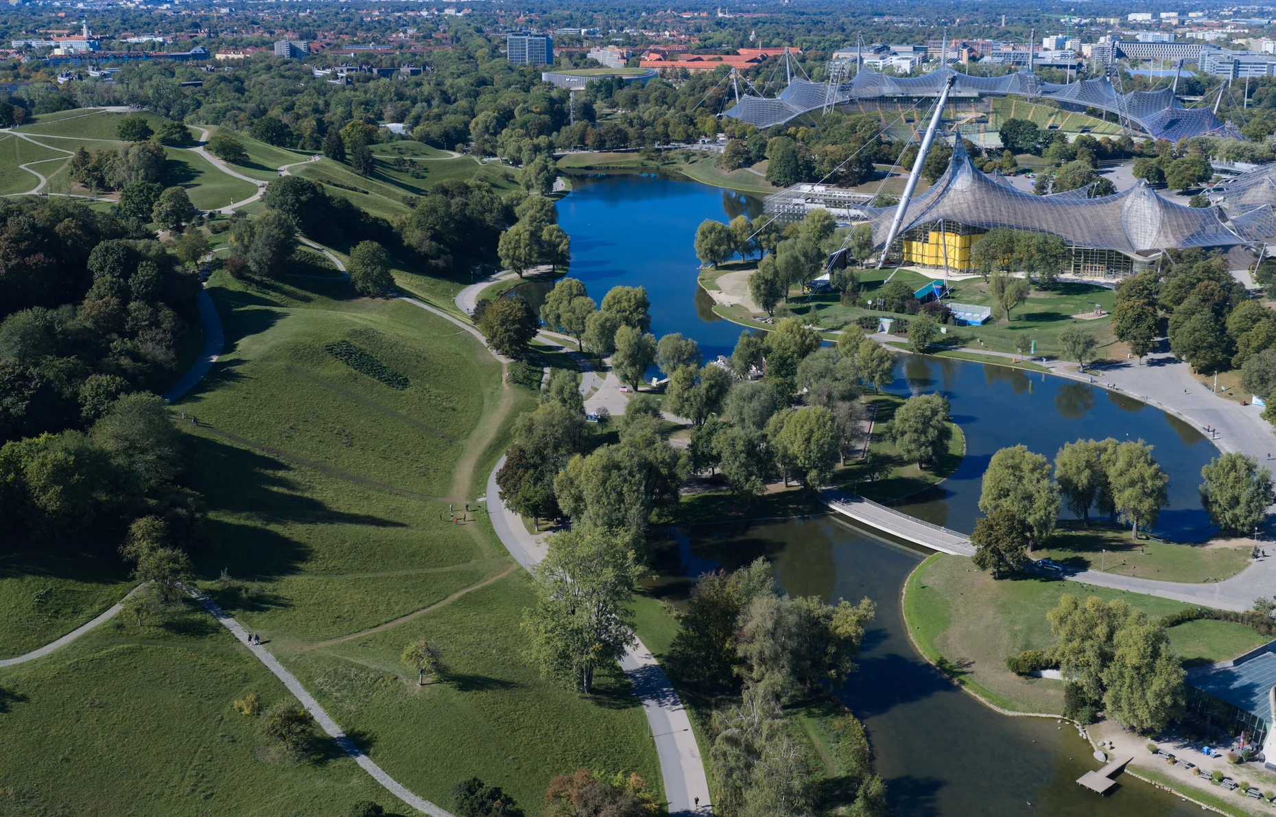 Der Münchner Olympiapark mit dem Olympiastadion und der Schwimmhalle hat schon 1972 überzeugt