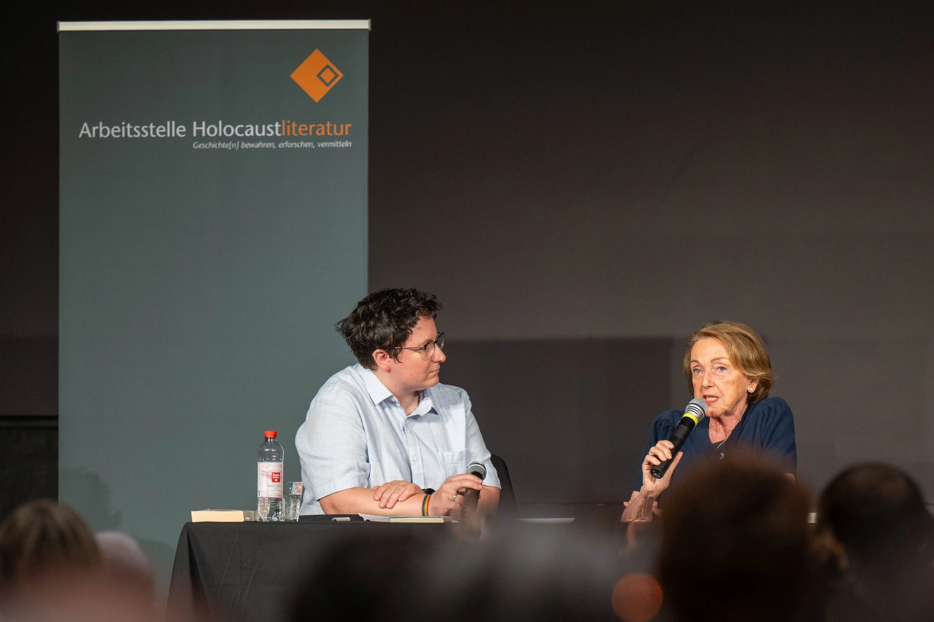 Zwiegespräch: Eva Umlauf im Dialog mit Anika Binsch, der Geschäftsführerin der Arbeitsstelle Holocaustliteratur an der Justus-Liebig Universität