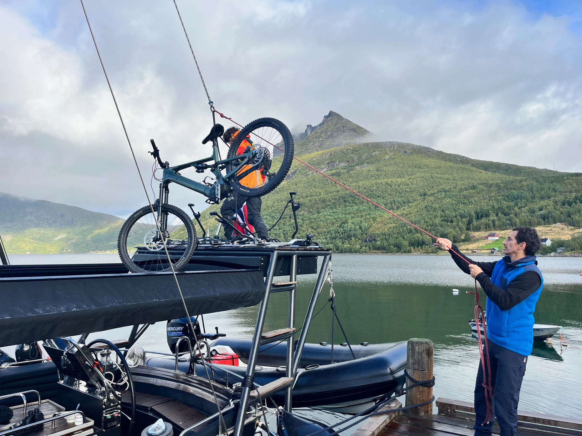 Fjord ist ihr Hobby: Mit Segelyacht durch die Lofoten