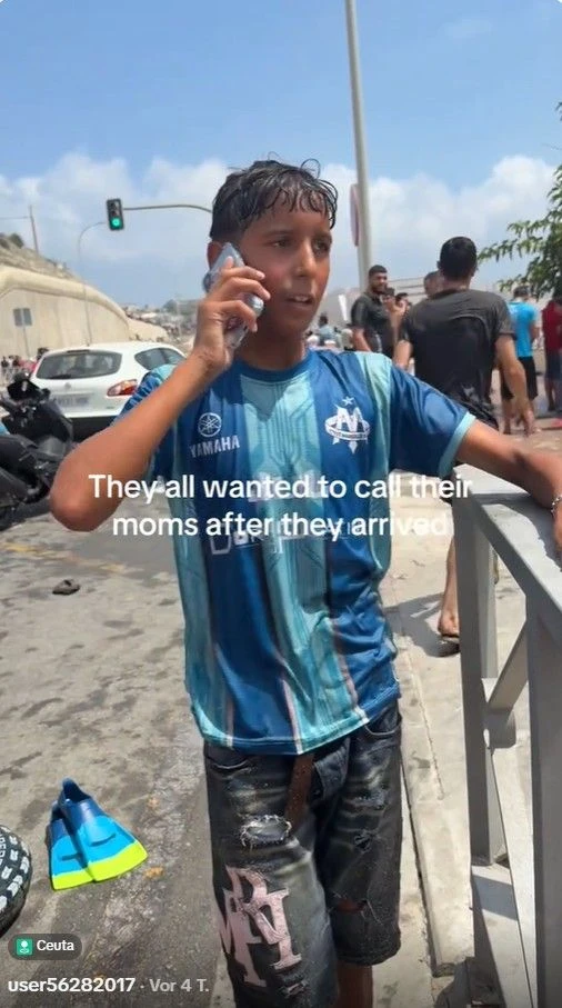 Angekommen in Ceuta, ging es erst einmal darum, heißt es auf diesem Account, die eigene Mutter anzurufen.