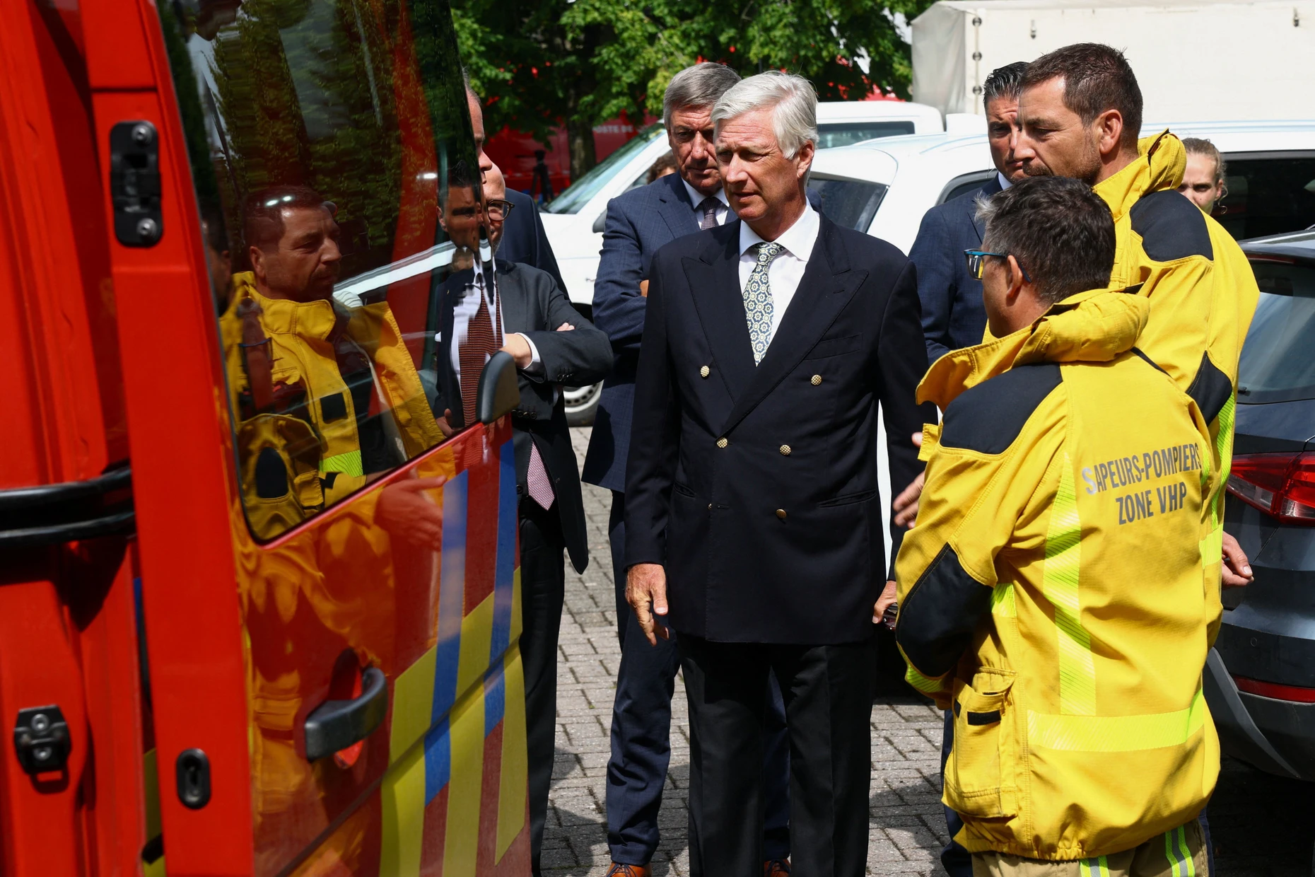 Hoher Besuch: Am frühen Nachmittag traf König Philippe im Krisenzentrum bei Lüttich ein.