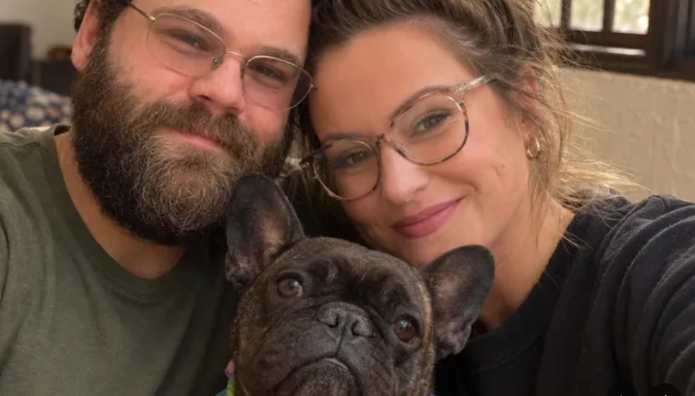 Plötzlich stand er vor der Tür: Mallory und Jeff Wilson und ihr Hund Cassie wurden von einem Bären angegriffen.