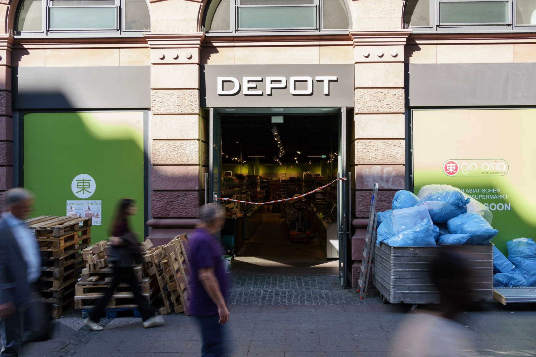 Fast fertig: der neue Go Asia-Supermarkt auf der ehemaligen Depot-Fläche an der Kaiserstraße