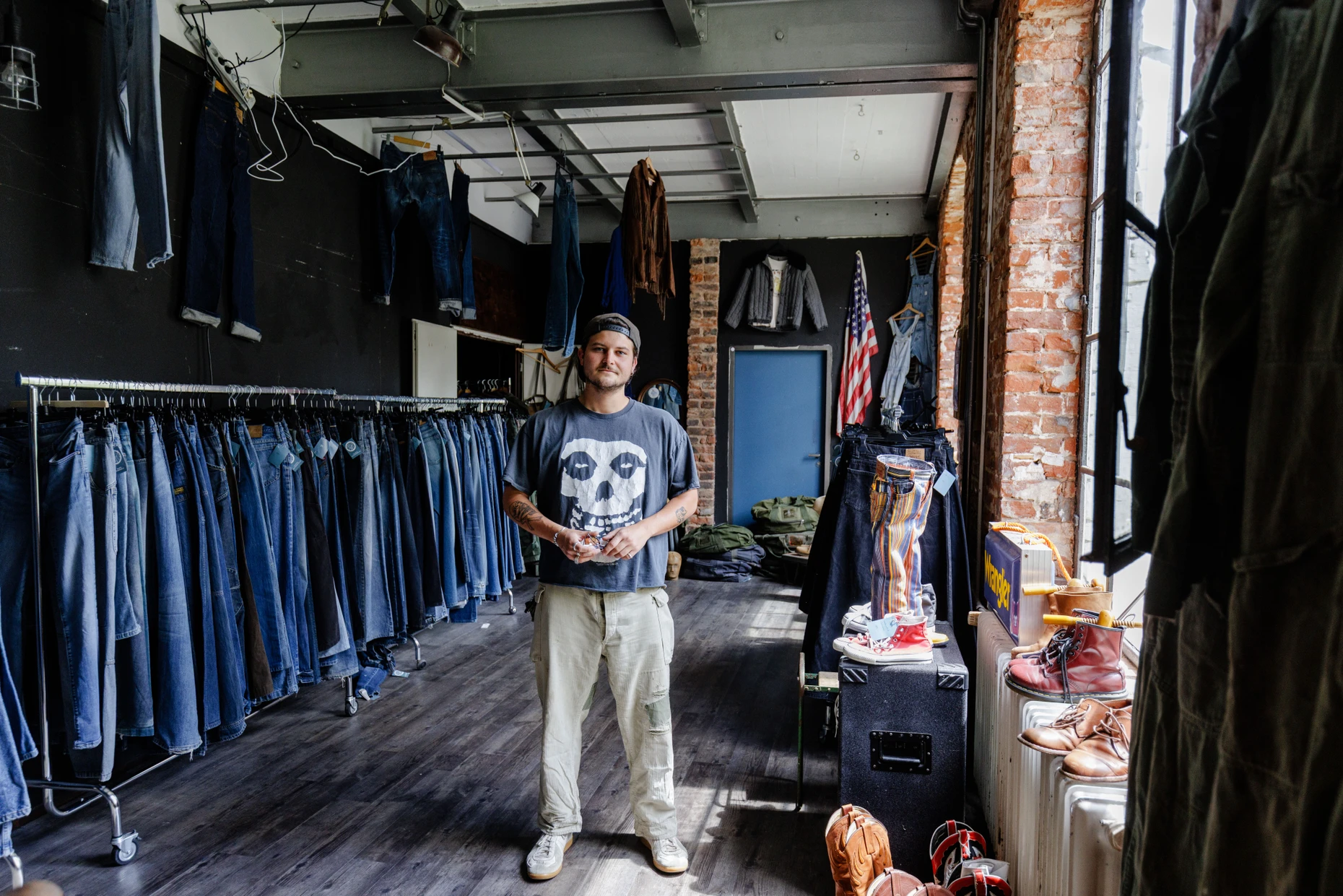 Mit Industriecharme: Noah Naber in seinem Laden Second Vintage an der Eschersheimer Landstraße