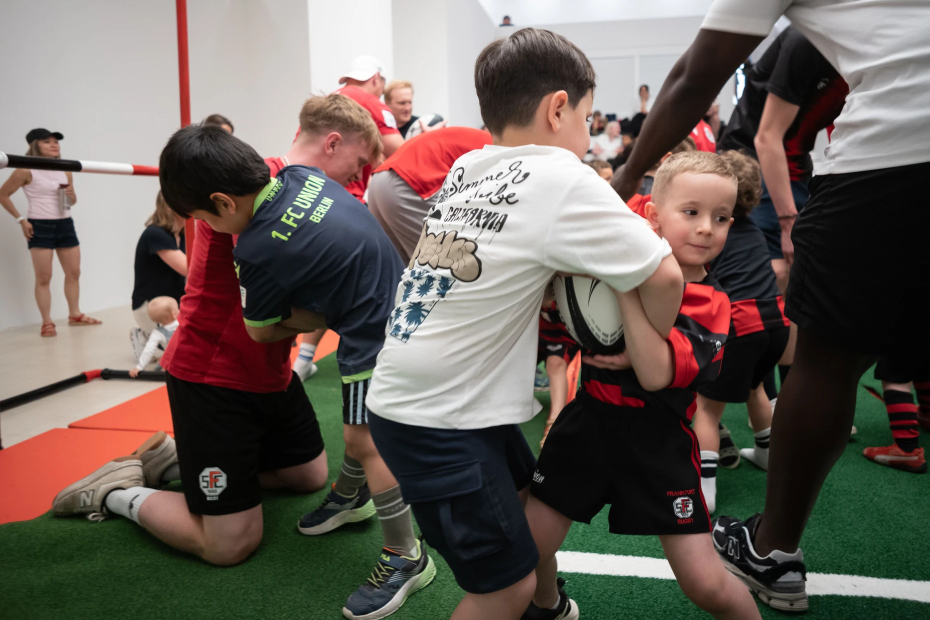 Raufen nach Regeln: Kinder finden Rugby gut.