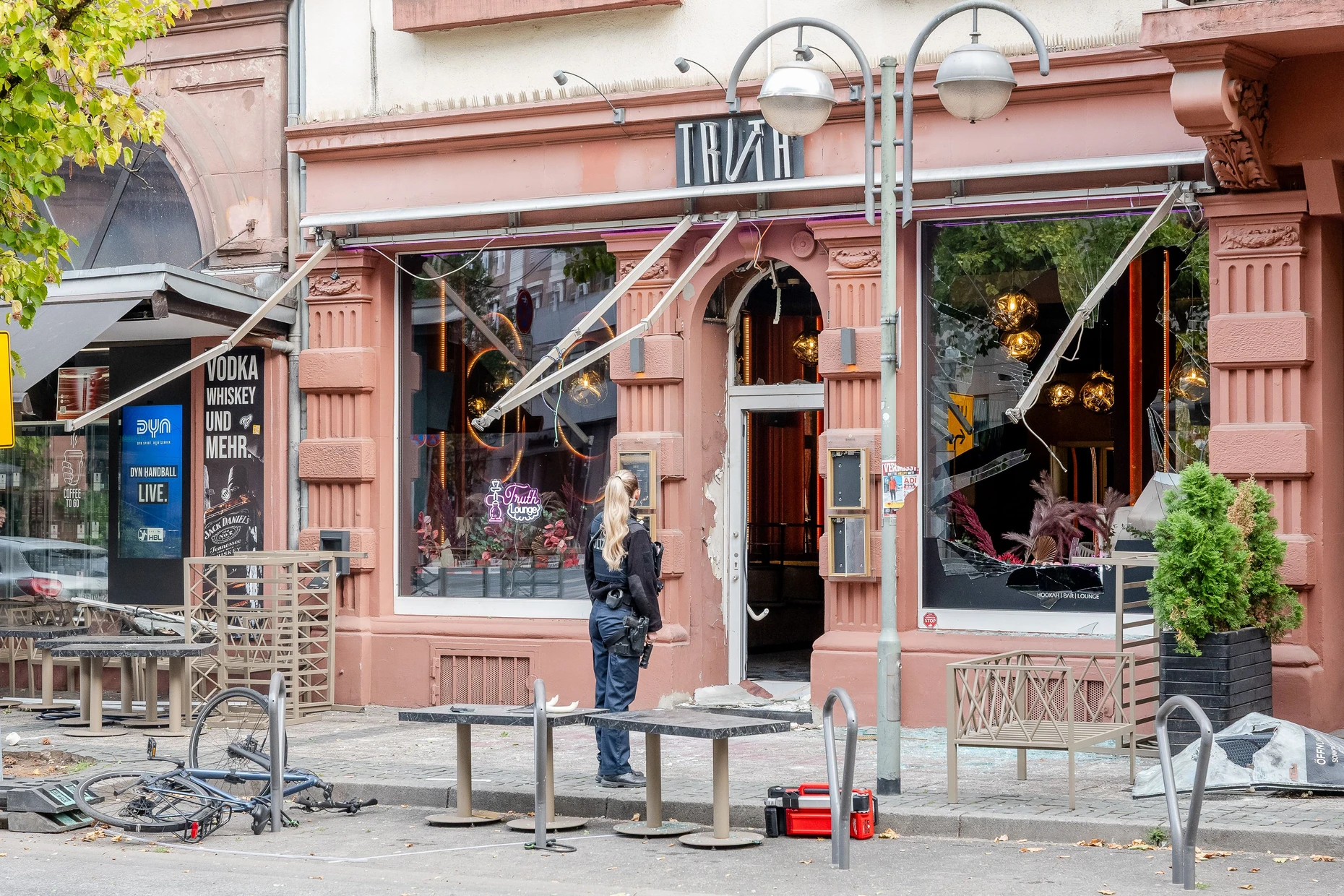 Verwüstet: Die „Truth Lounge“ unweit des Bürgeramts an der Frankfurter Zeil.