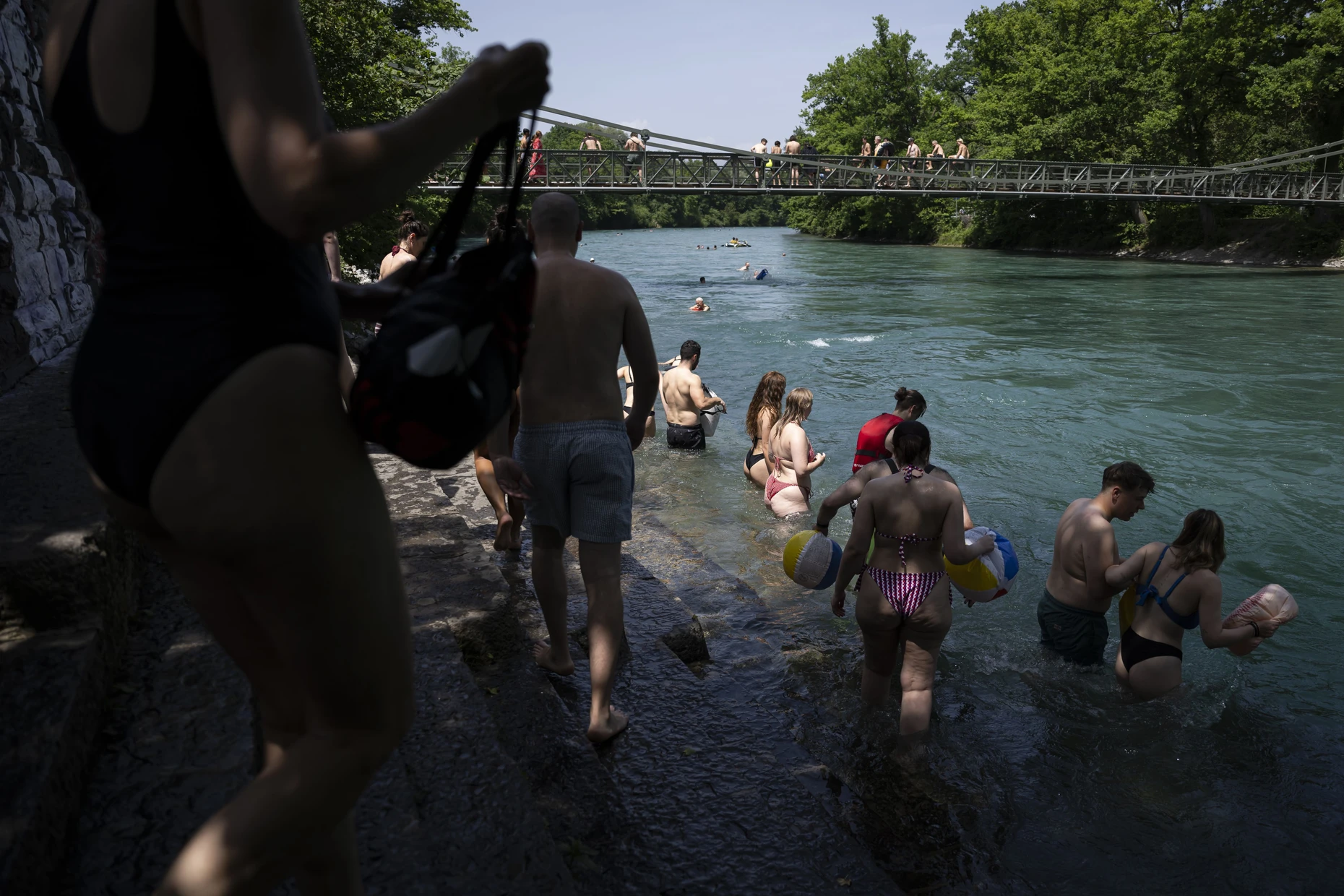 Die Aare (hier Anfang Juli) ist ein beliebter Freizeitort in der Schweizer Hauptstadt.