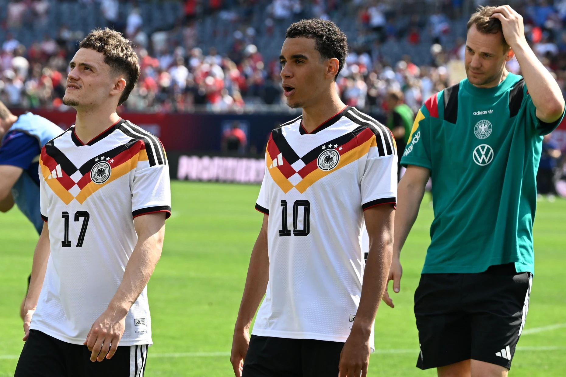 Zukunft und Vergangenheit: Florian Wirtz und Jamal Musiala spielen weiter im DFB-Team, Manuel Neuer nicht (von links nach rechts).
