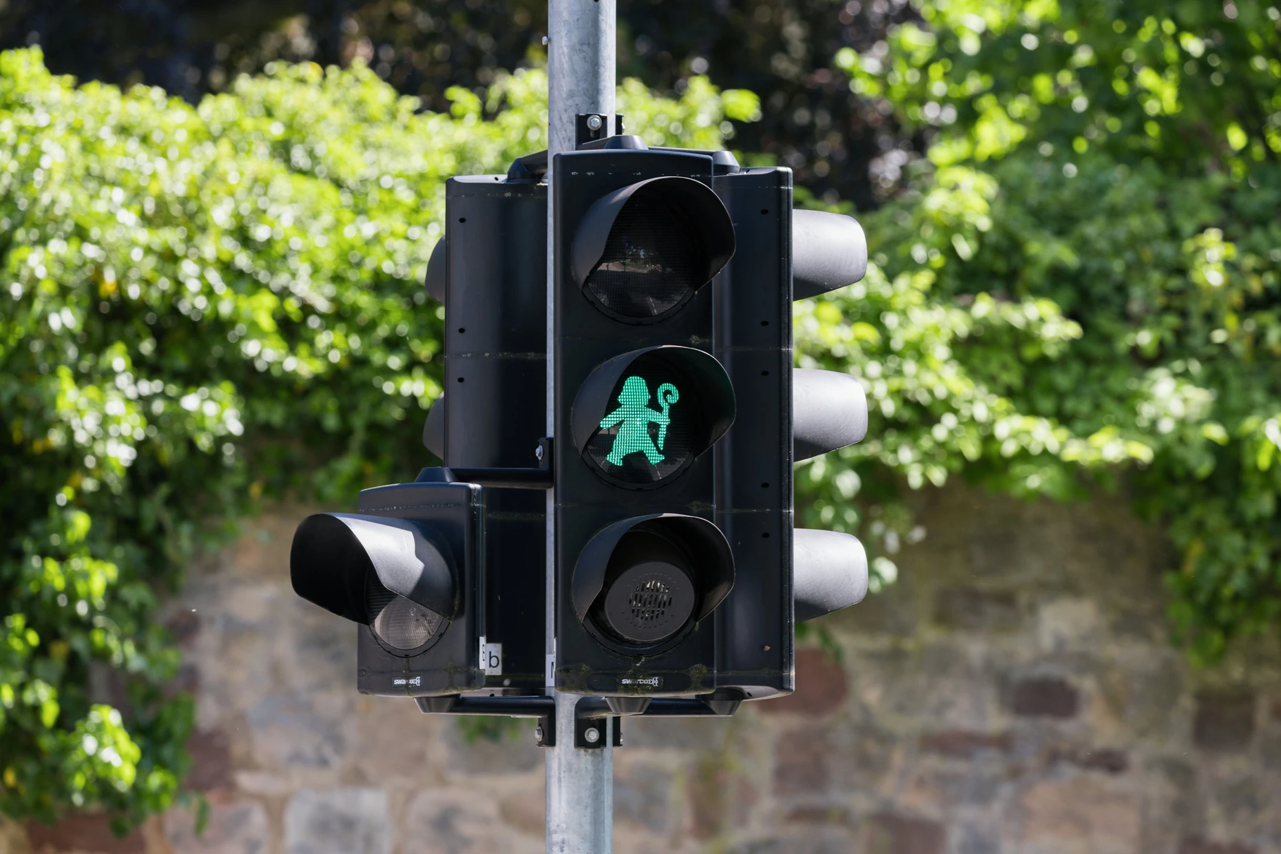 Bonifatius auf der Spur: der Missionar als Ampelmännchen