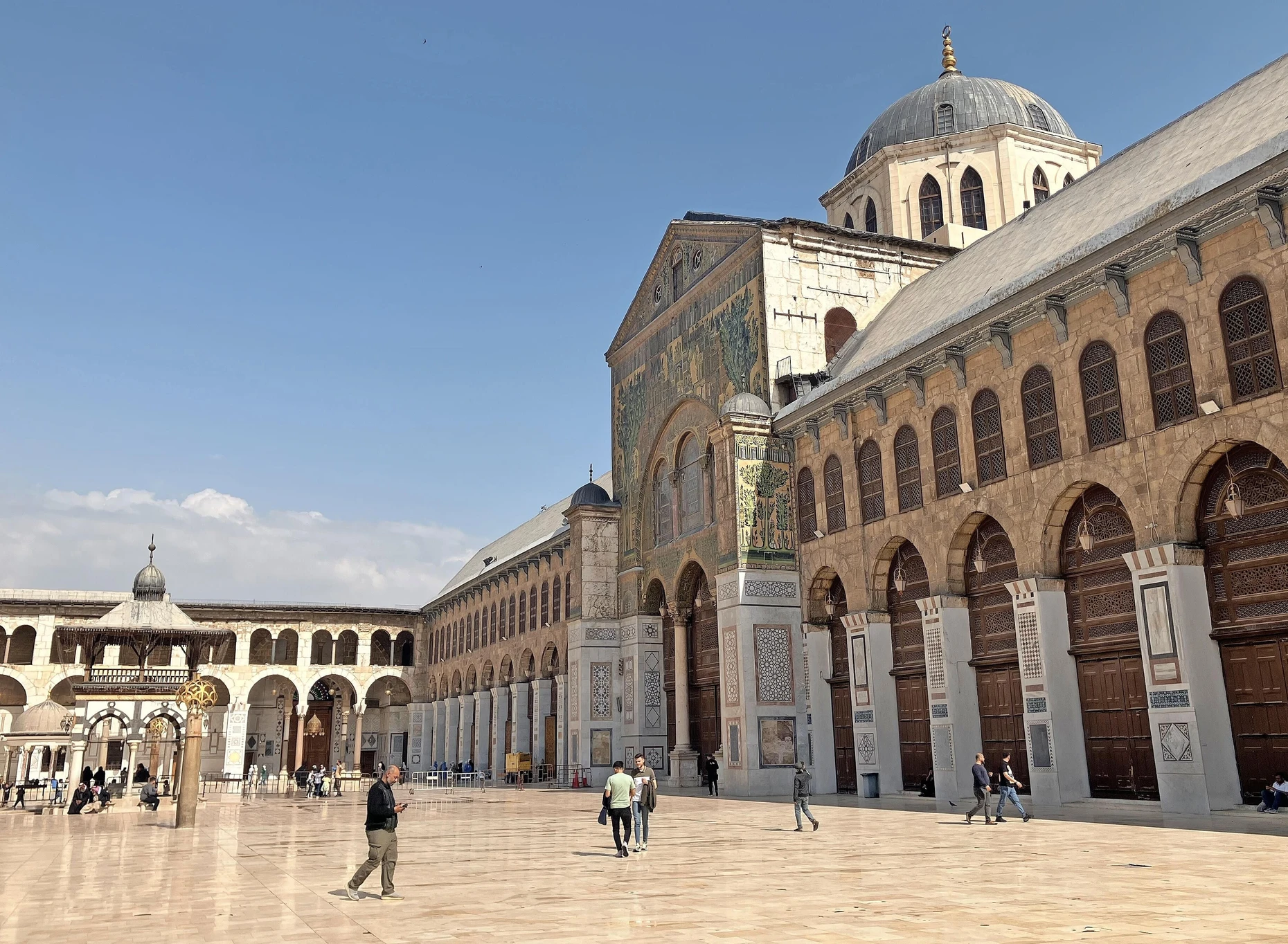 Innenhof der Omayyadenmoschee mit der Basilika.