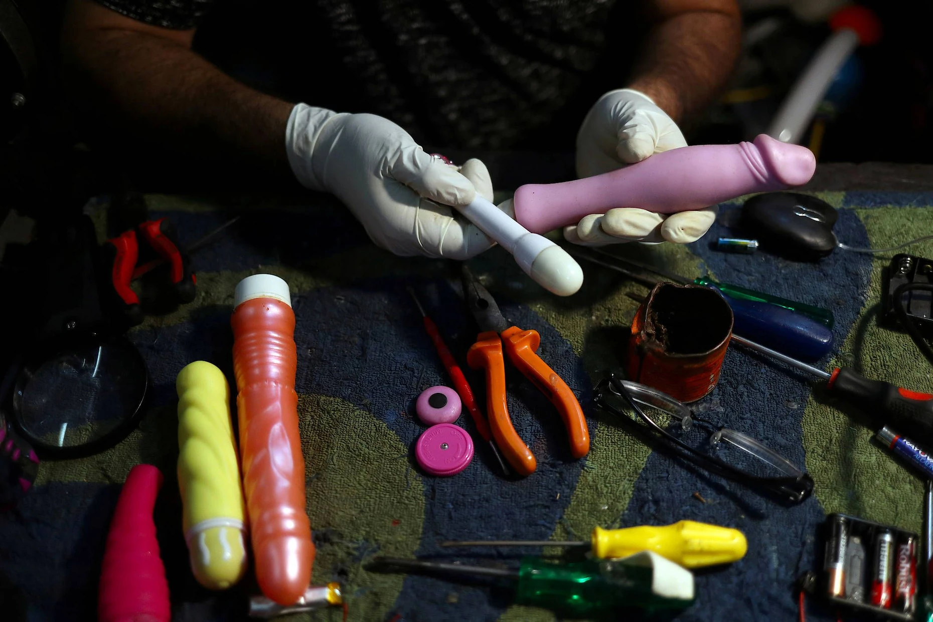 herrenstrumpfhose penishülle Die Geschichte der Sextoys
