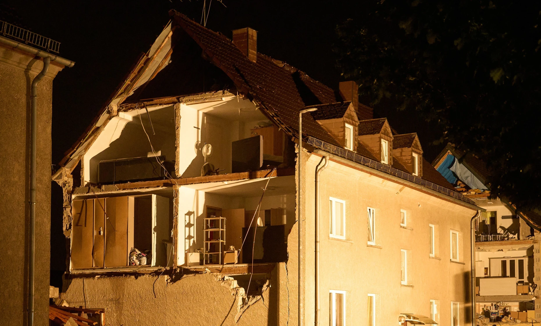 Rheinland-Pfalz, Höhr-Grenzhausen: Nach einem heftigen Gewittersturm sind mehrere Häuser stark beschädigt worden.