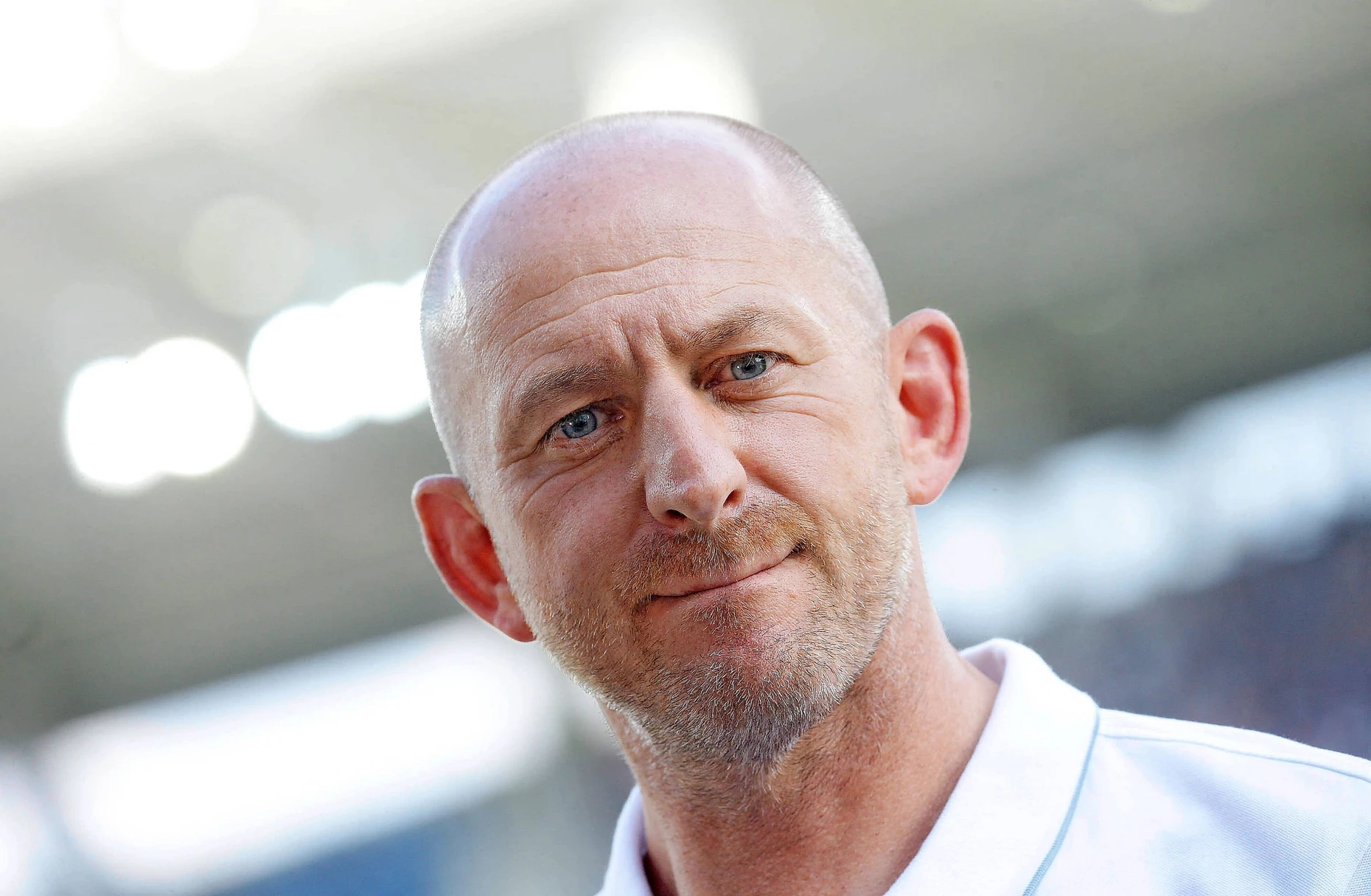 Karlsruhe , Fußball 2. Bundesliga , Karlsruher SC vs. SV Darmstadt , Thorsten Lieberknecht Trainer darmstadt Gemäß den Vorgaben der DFL Deutsche Fußball Liga ist es untersagt, in dem Stadion und/oder vom Spiel angefertigte Fotoaufnahmen in Form von Sequenzbildern und/oder videoähnlichen Fotostrecken zu verwerten bzw. verwerten zu lassen. *** Karlsruhe , Fußball 2 Bundesliga , Karlsruher SC vs SV Darmstadt , Thorsten Lieberknecht Trainer darmstadt According to the regulations of the DFL Deutsche Fußball Liga it is forbidden to use or have used photographs taken in the stadium and or of the match in the form of sequence pictures and or video-like photo series.