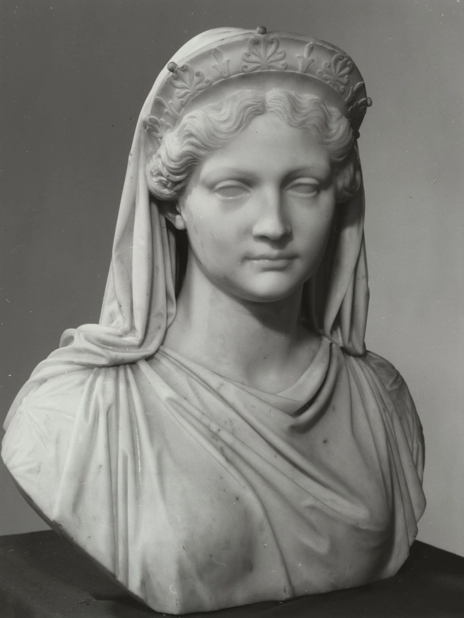 Eine Ikone ihrer Zeit: Königin Luise von Preußen, Büste von Christian Daniel Rauch von 1835, aus der Ausstellung „Ungeheuer trifft Papagei“