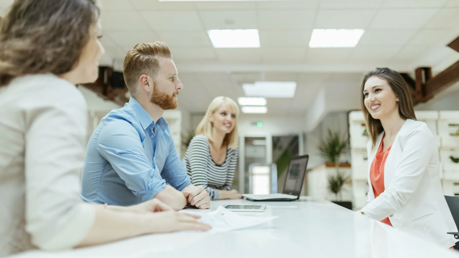 Verhandeln will gelernt sein. Entsprechend angeleitet, kann ein KI-Assistent beim Vorbereiten helfen.