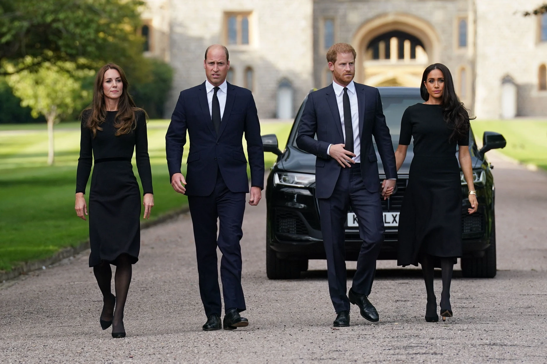 Haben sich nicht mehr viel zu sagen: Prinzessin Catherine und Prinz William (links) bleiben auf Distanz zu Harry und Meghan – das war auch in den Tagen nach dem Tod von Elisabeth II. im September 2022 zu spüren.