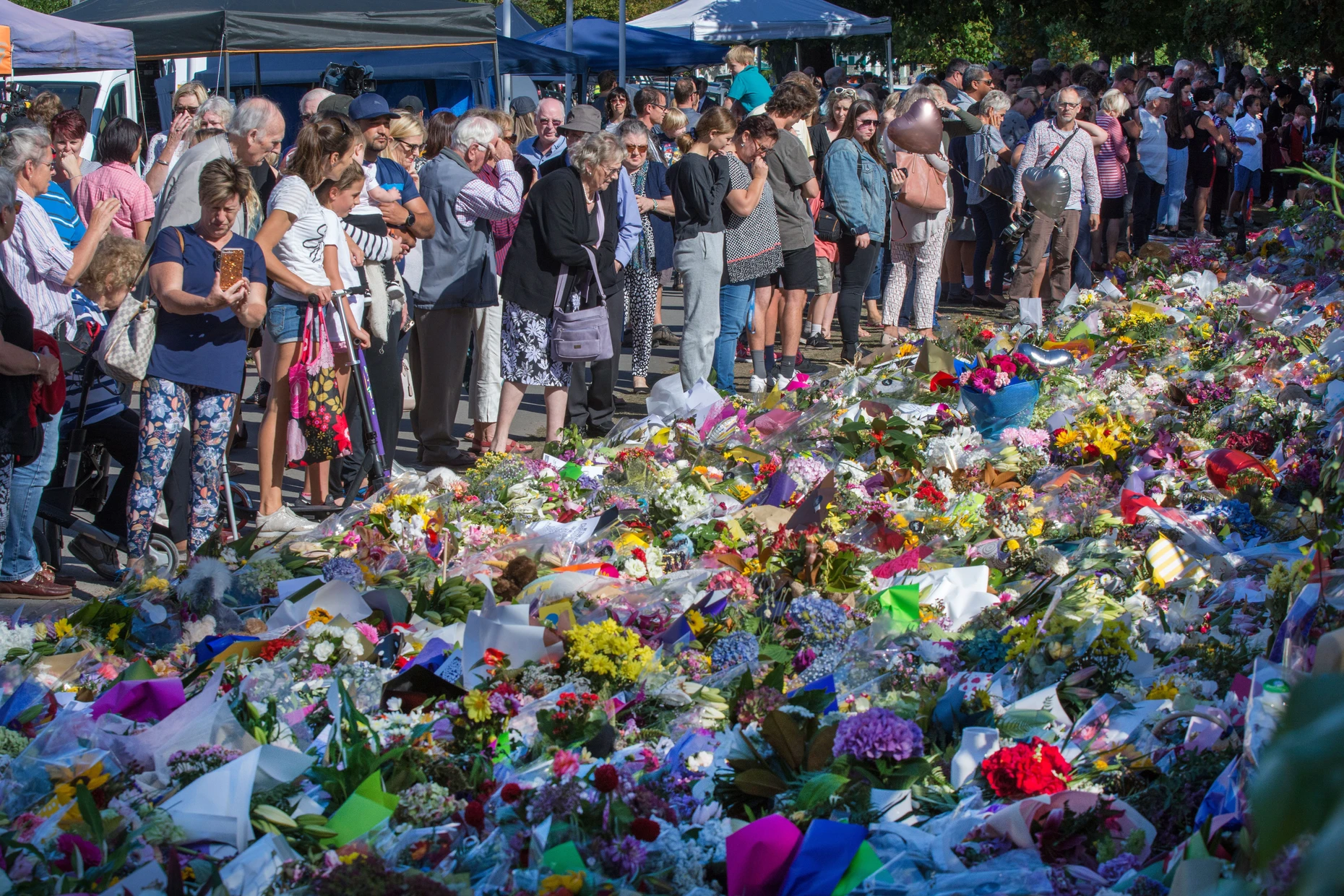 Blumen für die Opfer von Brenton Tarrant im neuseeländischen Christchurch, 2019