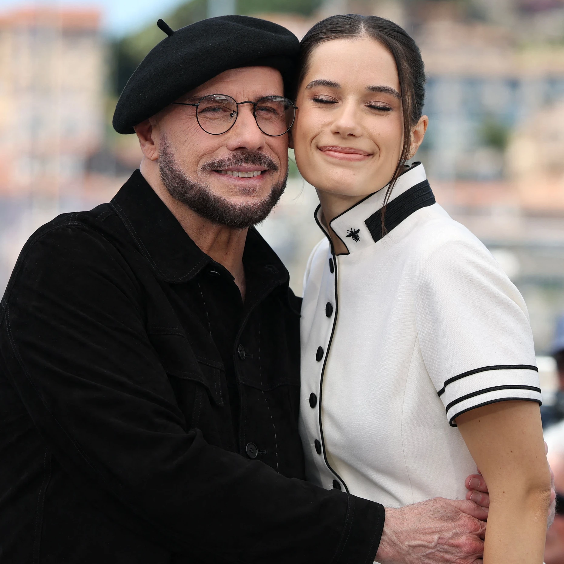 Halten zusammen: John Travolta und seine Tochter Ella Bleu in Cannes