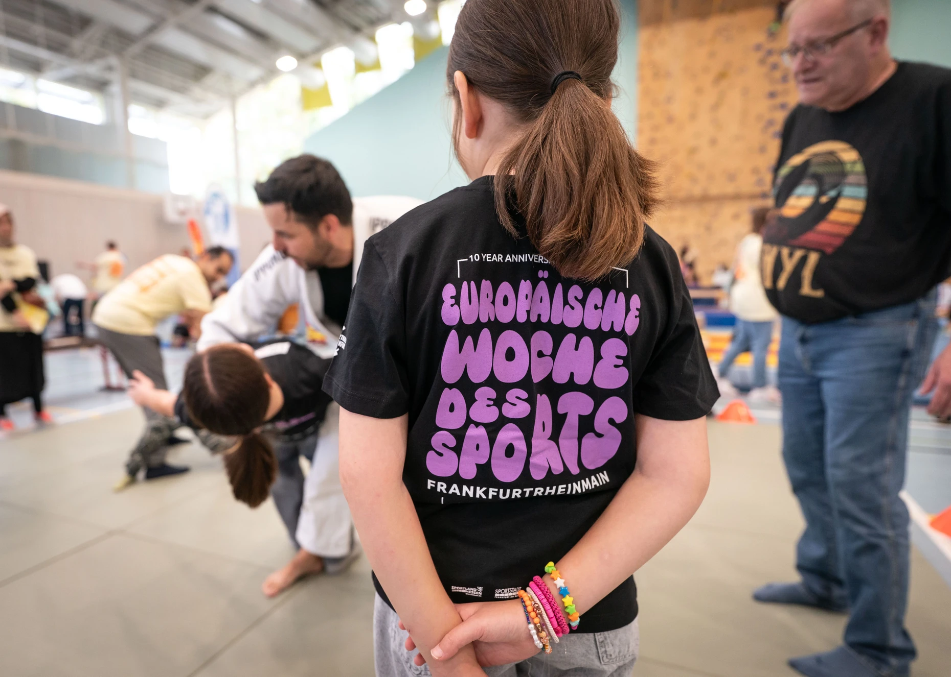 Zuschauen und umsetzen: Kinder sollen beim „FamilienSportFest“ gemeinsam mit ihren Eltern Spaß an sportlichen Aktivitäten finden.