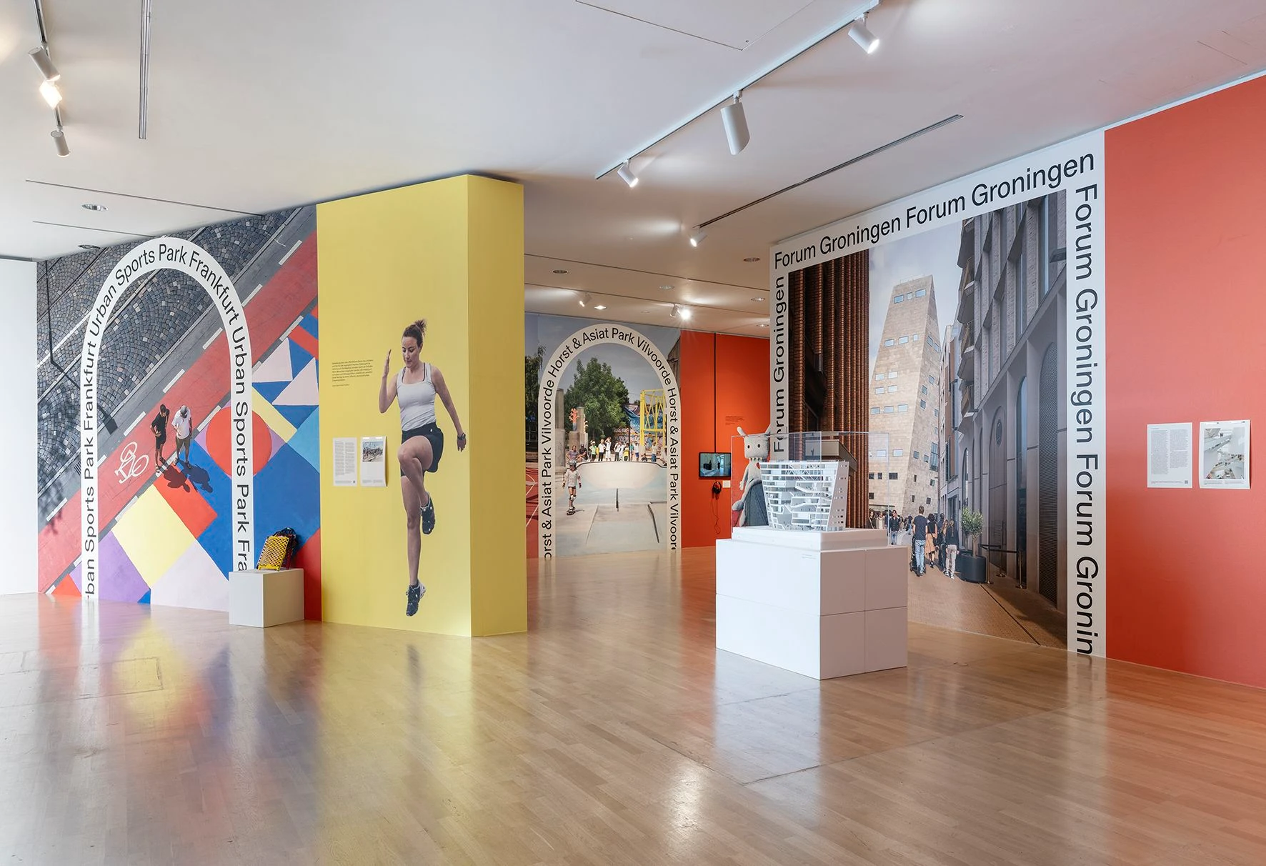 Blick in die Ausstellung: „Design for Democracy“ im Museum Angewandte Kunst Frankfurt