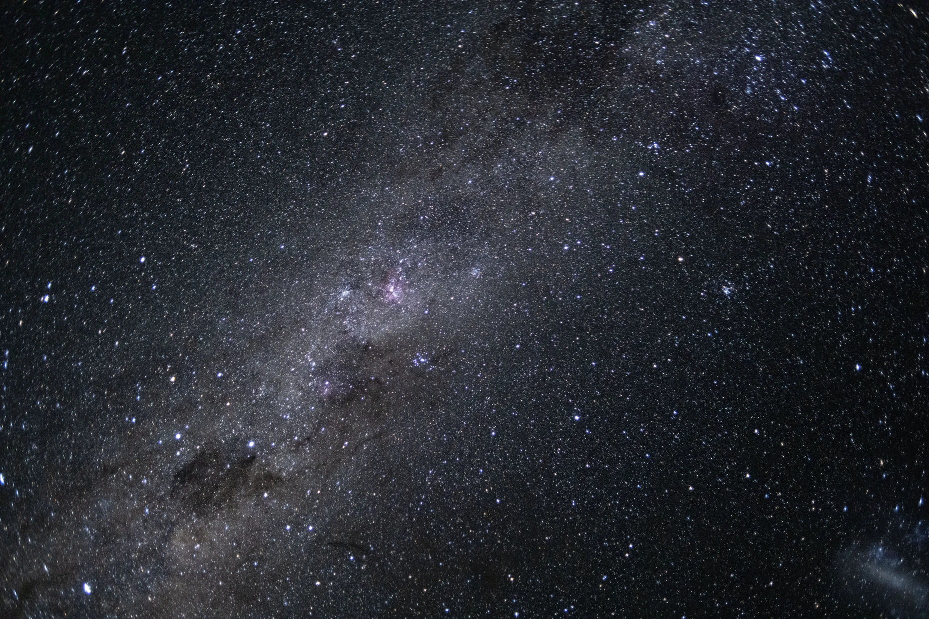 Kein Band, sondern viele helle Punkte: Das Bild von der NASA-Mondmission Artemis II zeigt die Milchstraße.