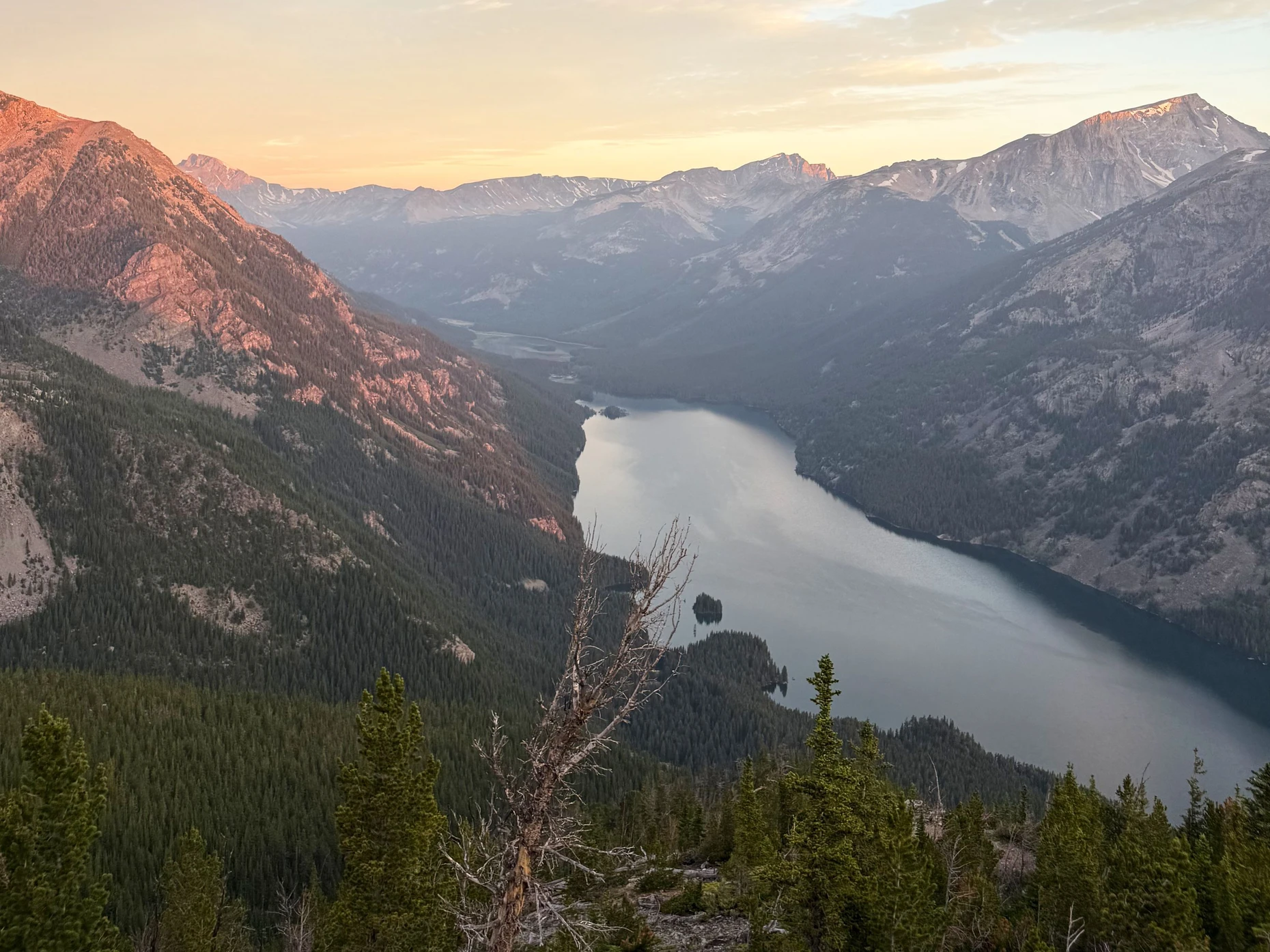 Eines der Fotos, das David Cifaldi in den Bergen noch aufnahm: Mystic Lake, vom Phantom Creek Trail aus gesehen.