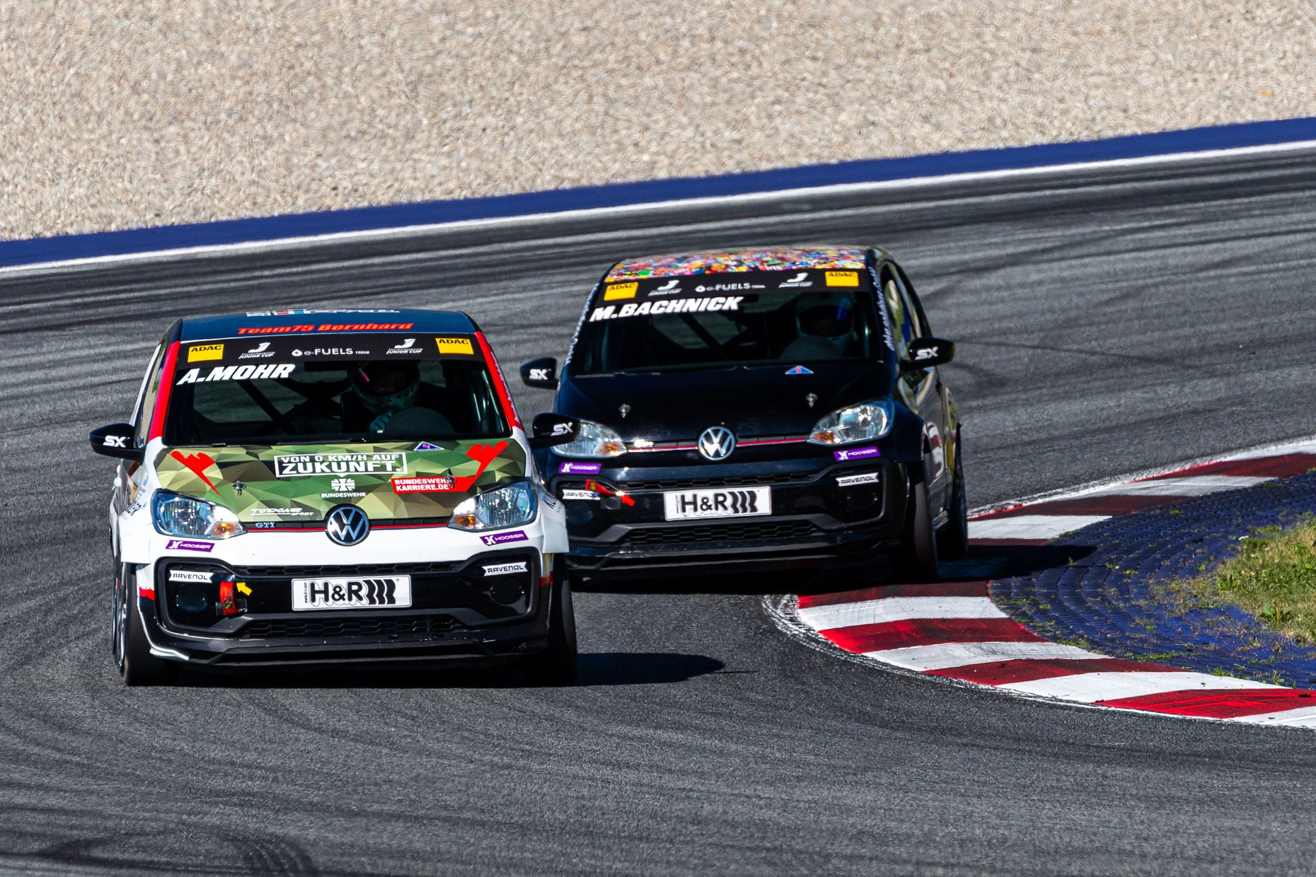 Scharfe Kurve: Alex Mohr in seinem VW up! GTI (links) im Juli 2026 auf dem Red Bull Ring