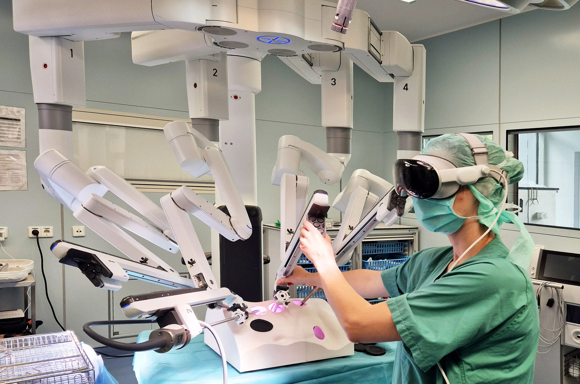 Der Chirurg kommandiert, die Maschine kontrolliert: Endoskope plus Vision Pro