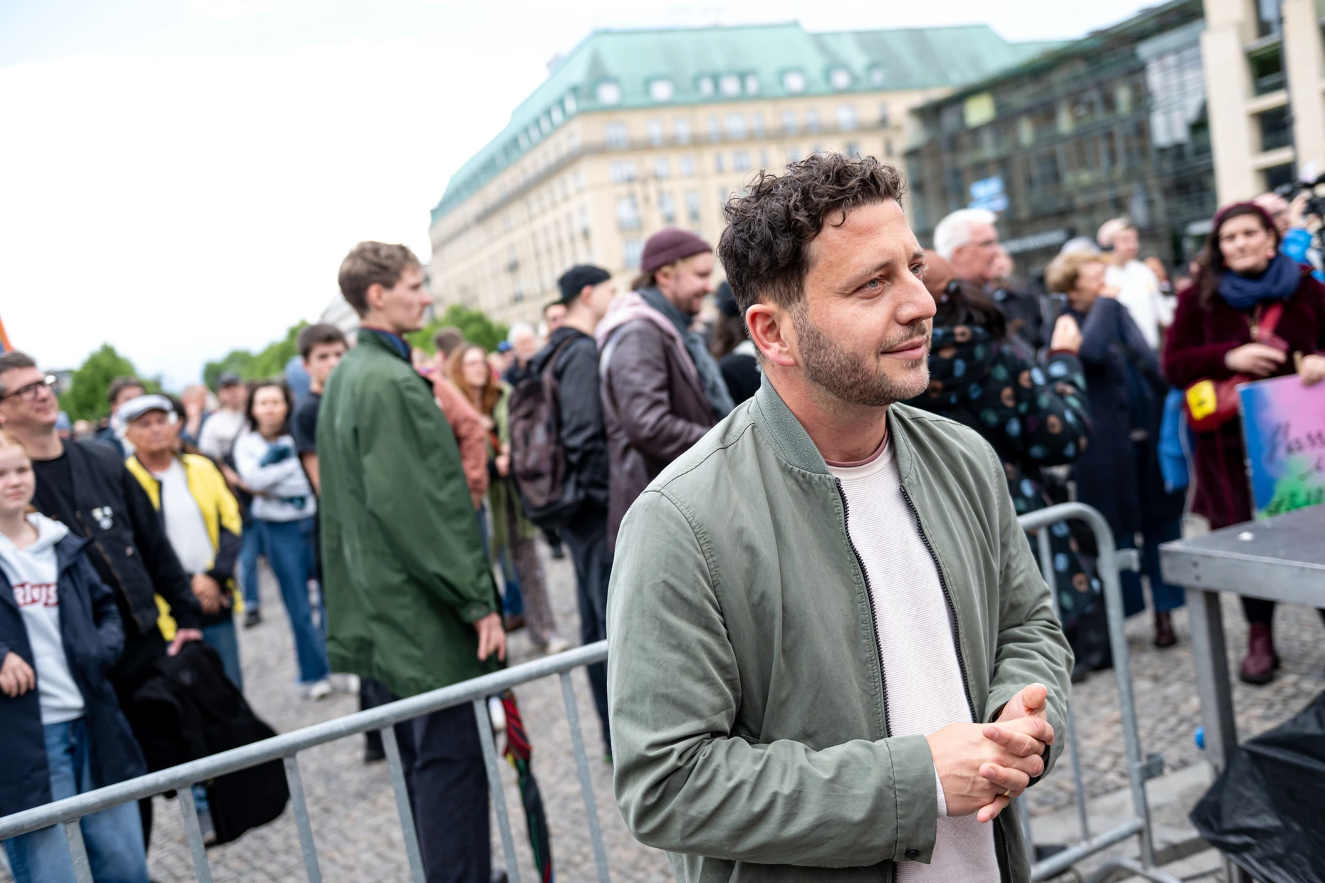 Parteichef Banaszak auf der Demonstration „Männer gegen Gewalt“ in Berlin
