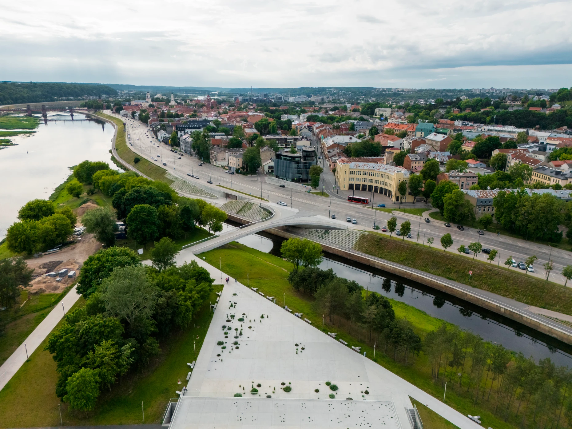 Rüdiger von Fritschs Vater übte während der deutschen Besatzung im litauischen Kaunas ein hohes Verwaltungsamt aus. Von den Massakern, die das „Rollkommando Hamann“ in Litauen verübte, will er nichts gewusst haben.