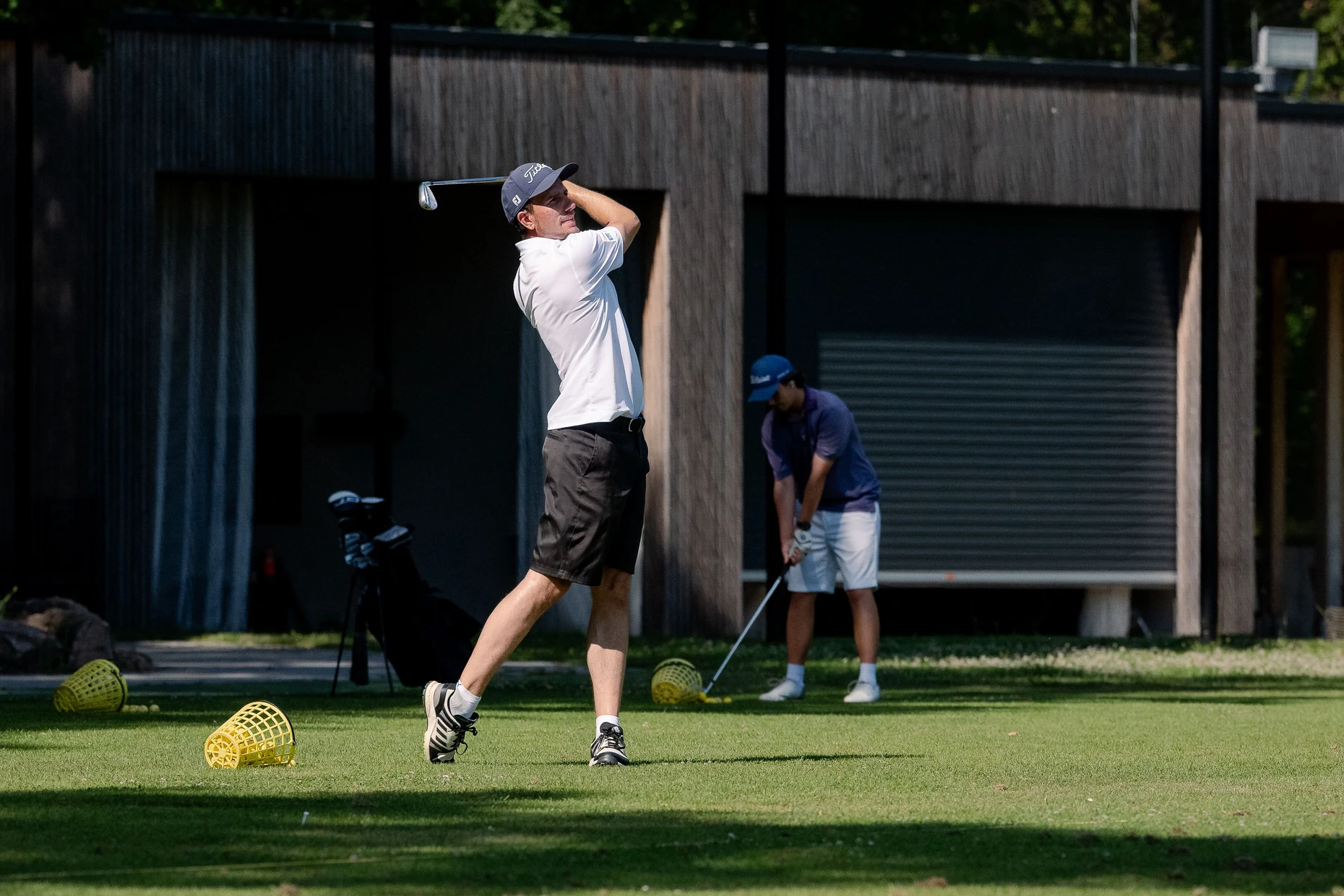 Volltreffer: Mit dem Driver schlägt Nico Guldan die 200-Meter-Bälle auf der Driving Range.