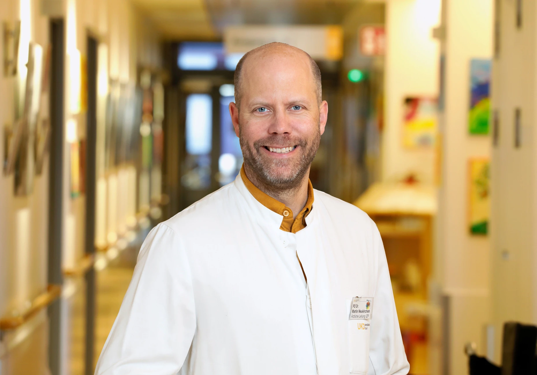 Professor Dr. Martin Neukirchen leitet ein Palliativzentrum an einer deutschen Uniklinik. Er ist Vorstandsmitglied der Deutschen Gesellschaft für Palliativmedizin.