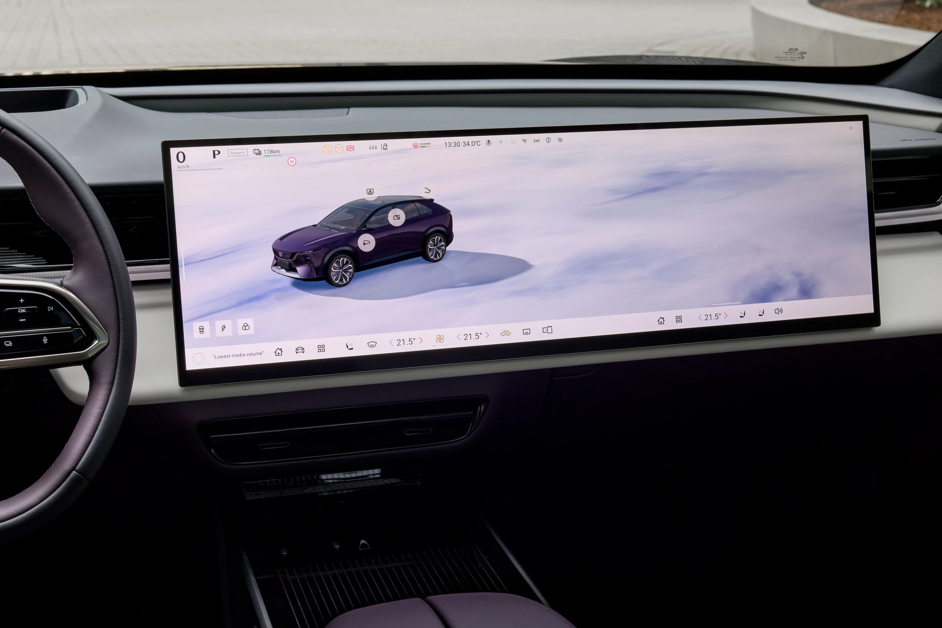 Man ist der breit: Infotainment-Bildschirm im CX-6e