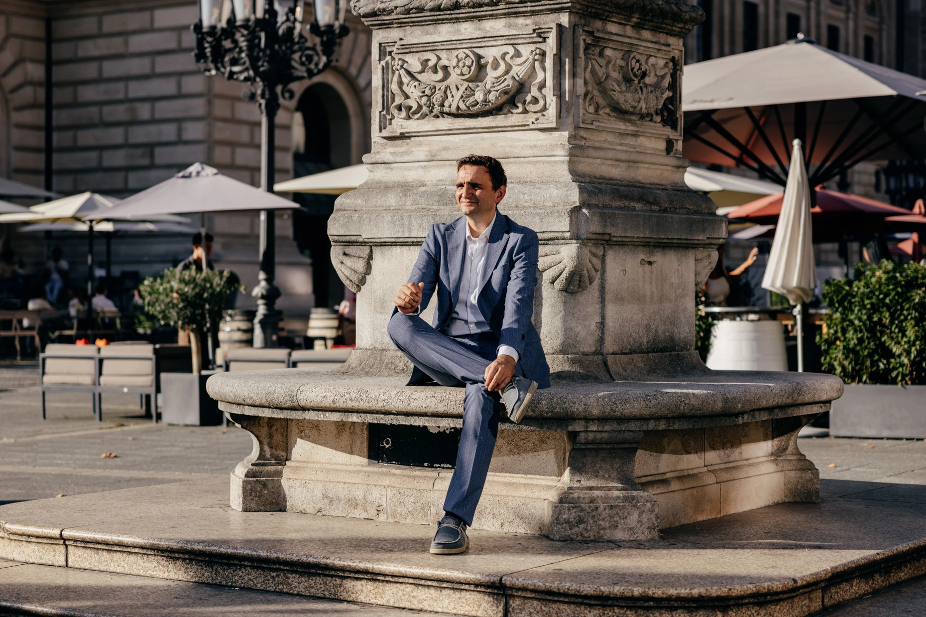 So geht es doch auch: Philipp Krohn vor der Alten Oper in Frankfurt
