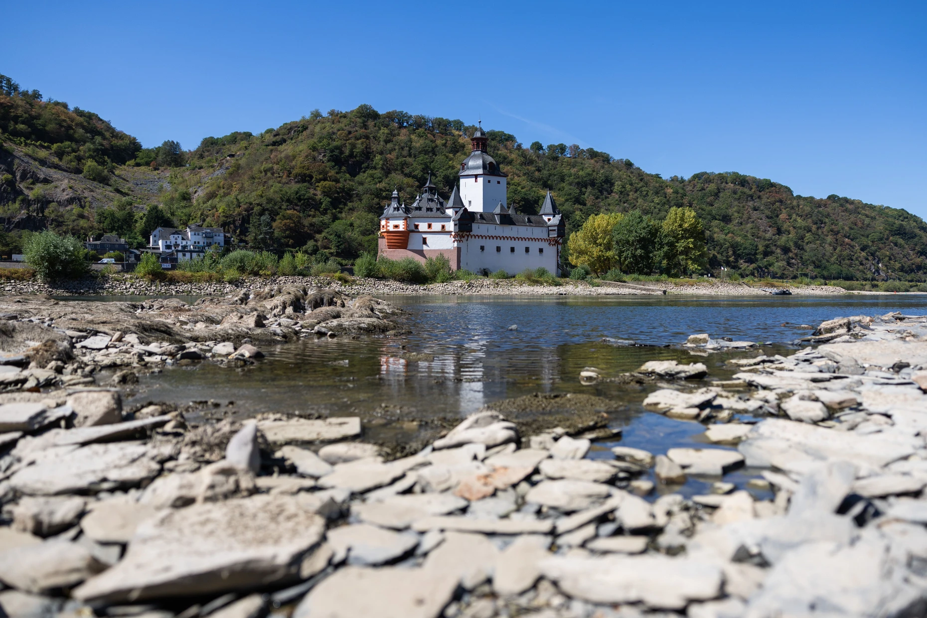 Im Jahr 1327 erbaut und Teil der Identität des Rheins: Die Burg Pfalzgrafenstein, einst Zollstatiion, in Kaub